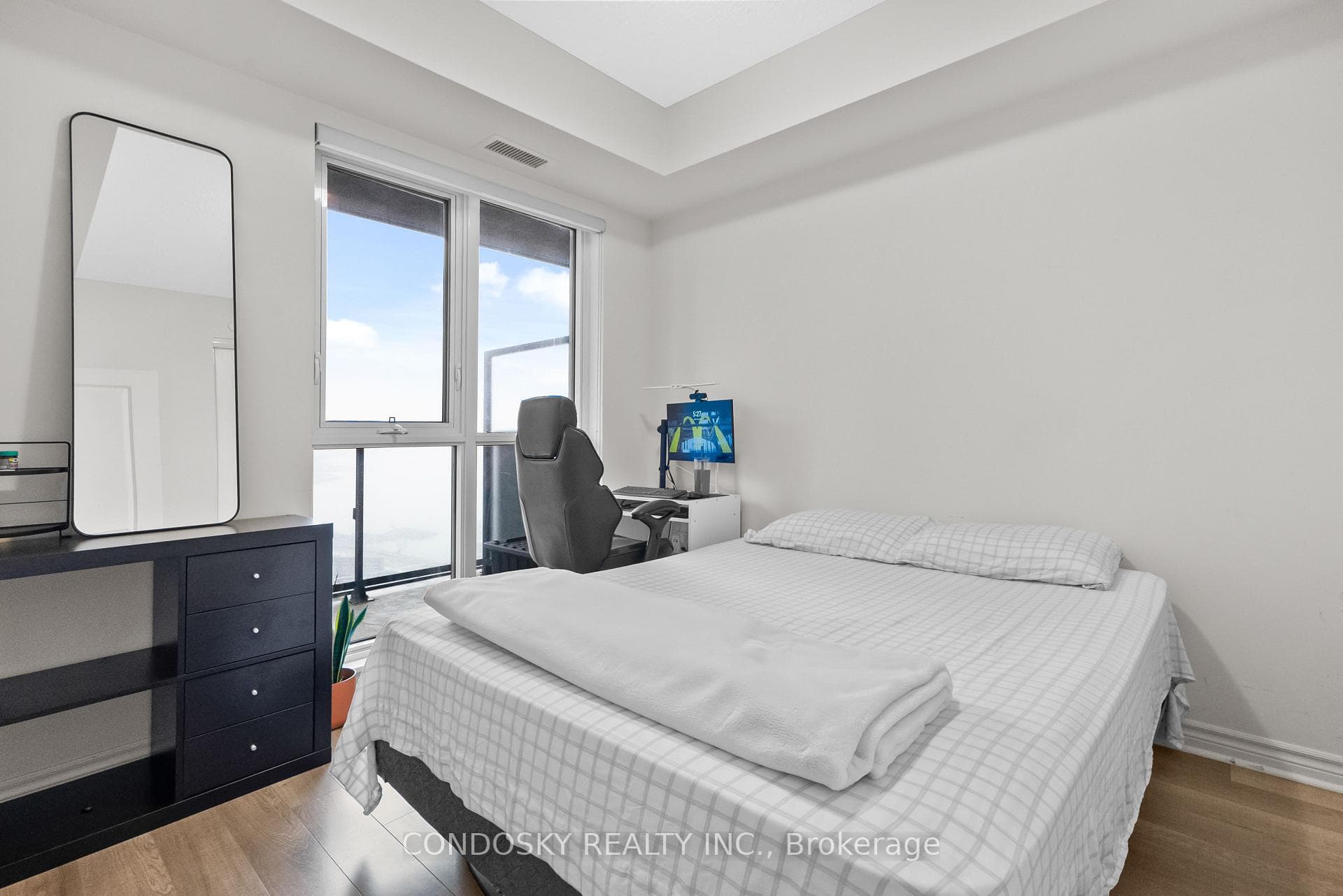 39 Annie Craig Drive Unit 914 photo 19