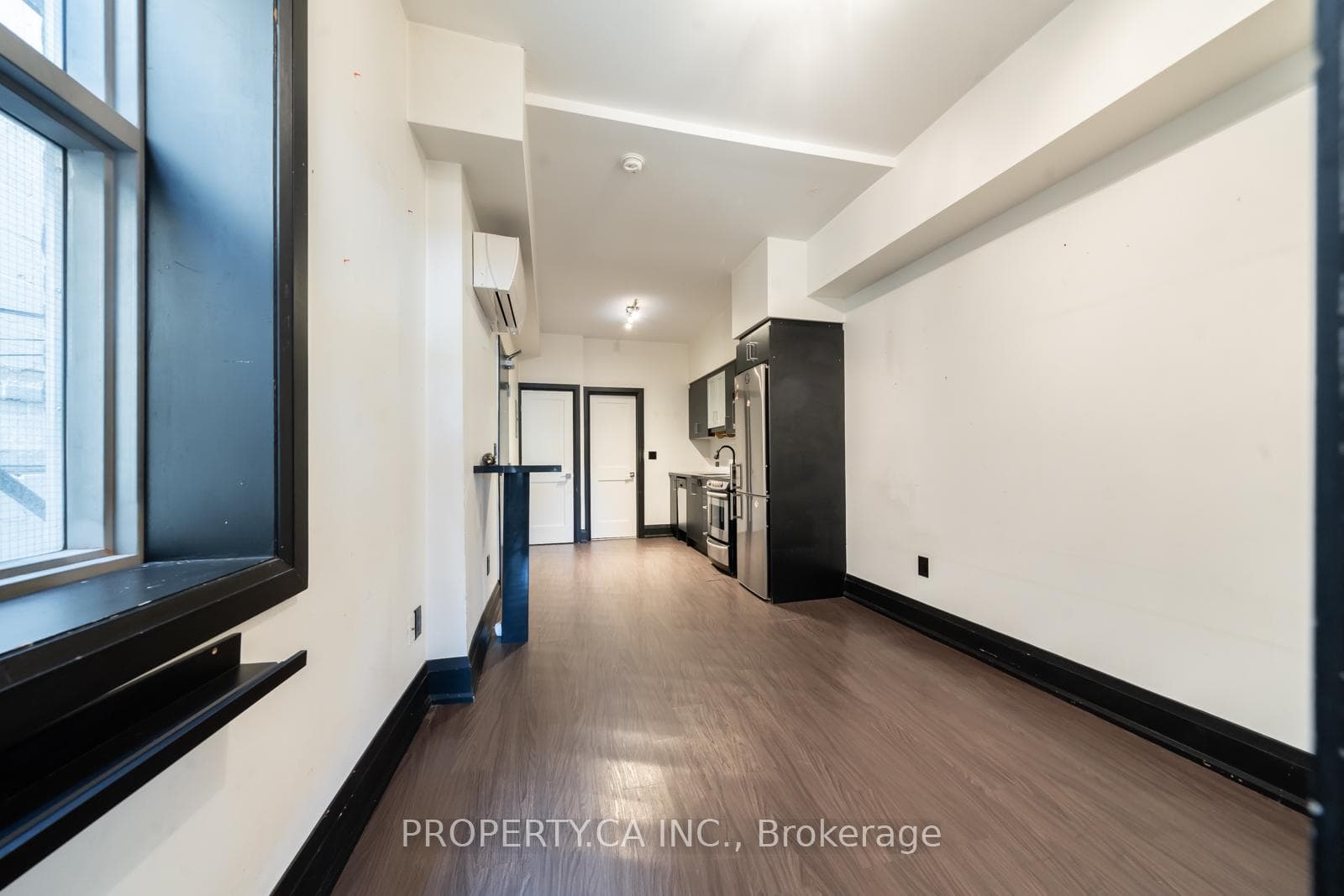 960 Queen Street Unit 3 photo 5