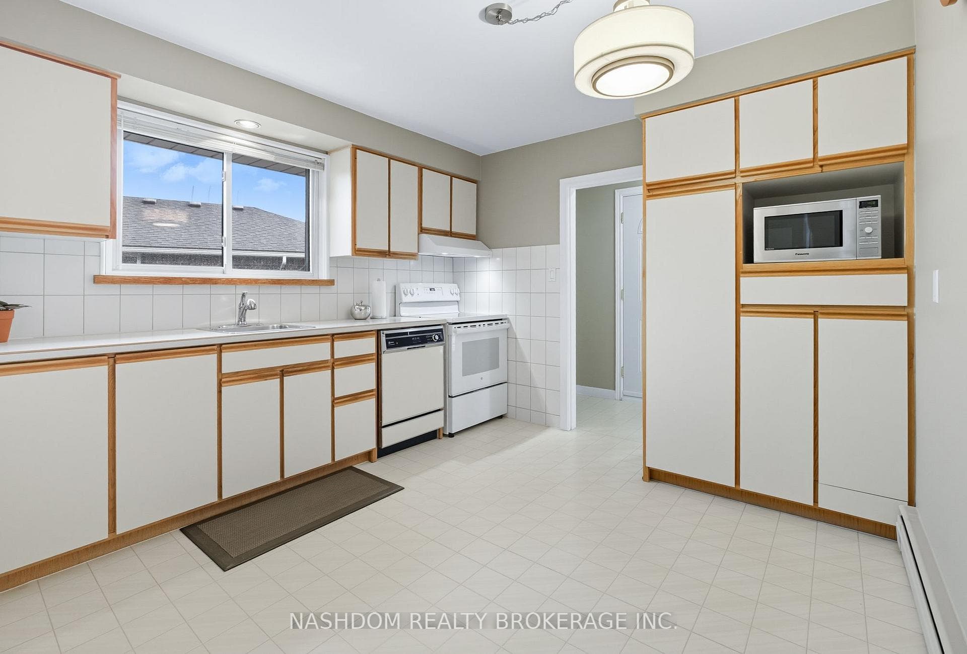 142 Fernwood Crescent photo 5