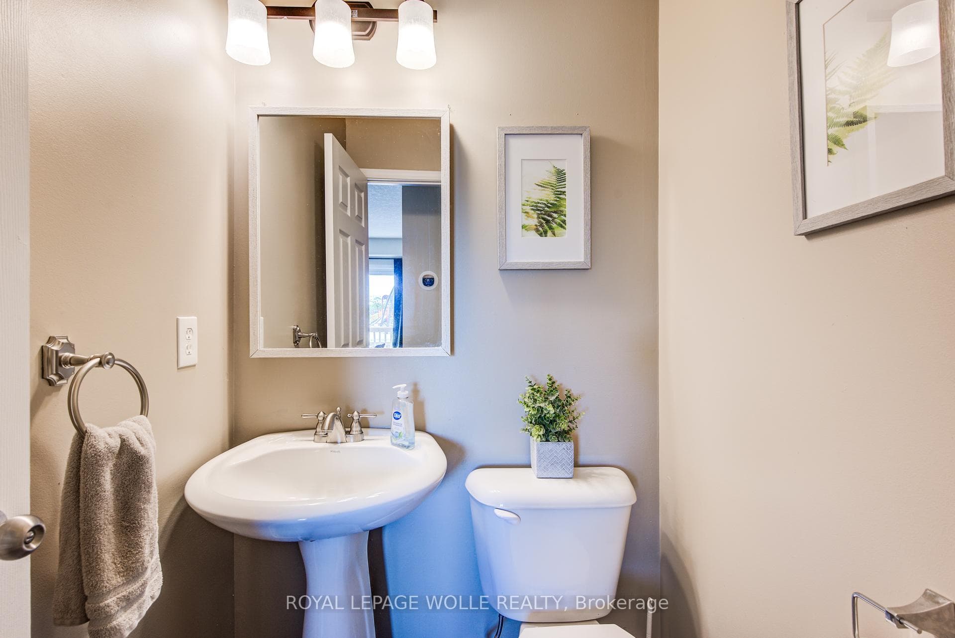 241 Parkvale Drive photo 9