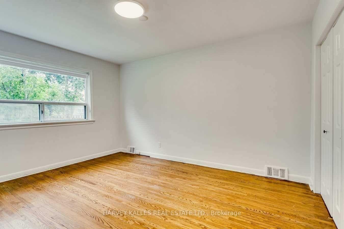 135 Combe Avenue photo 22