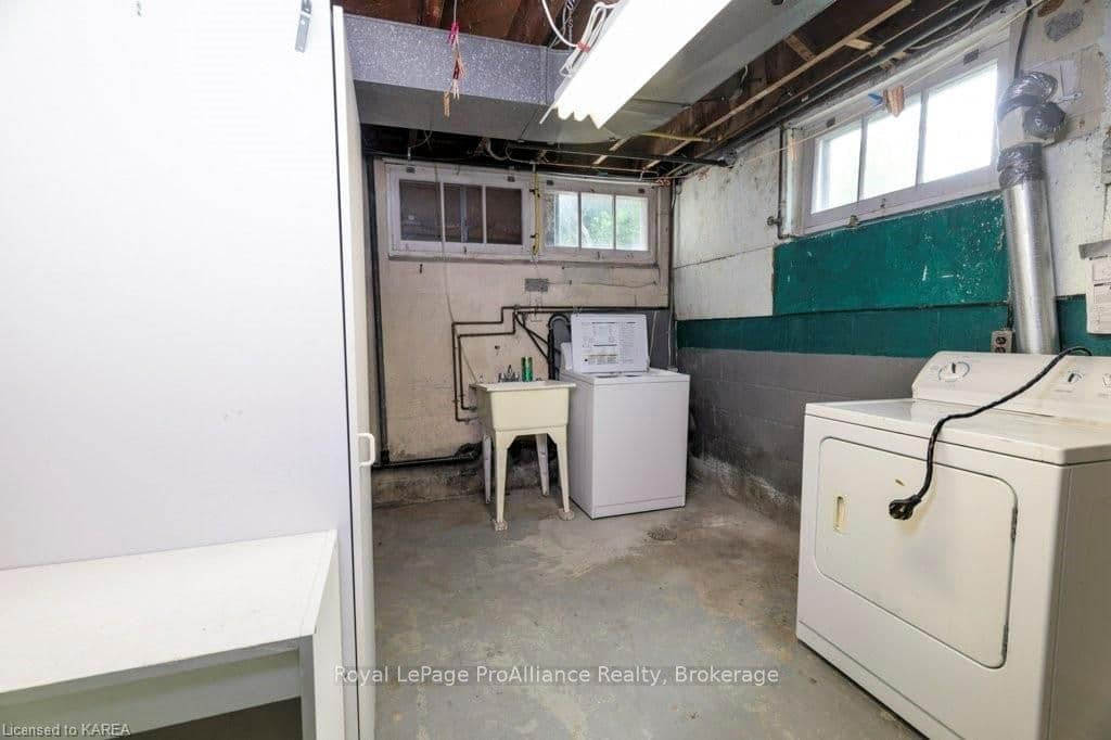 223 YONGE Street photo 26