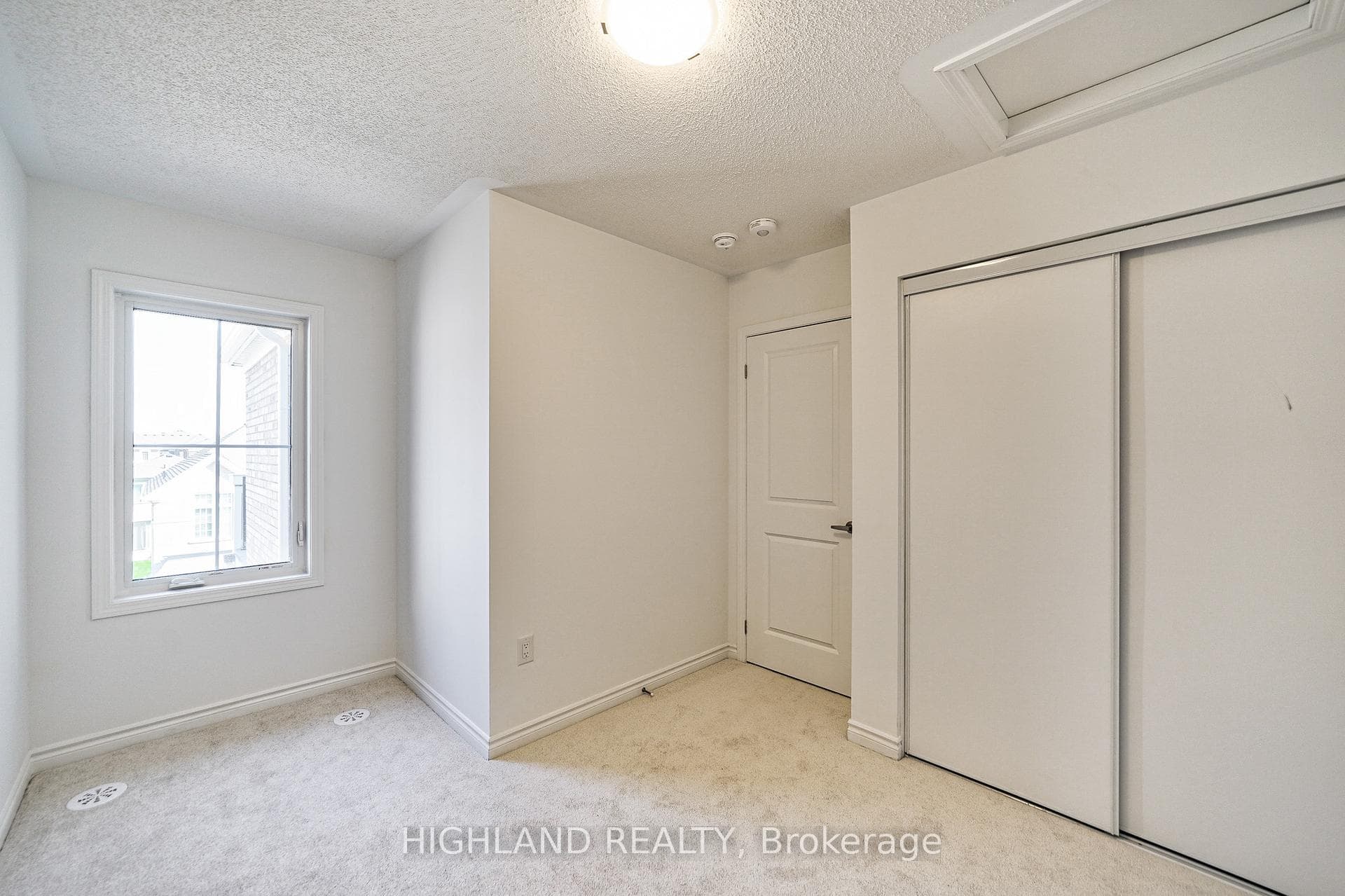 1839 Thames Circle photo 22