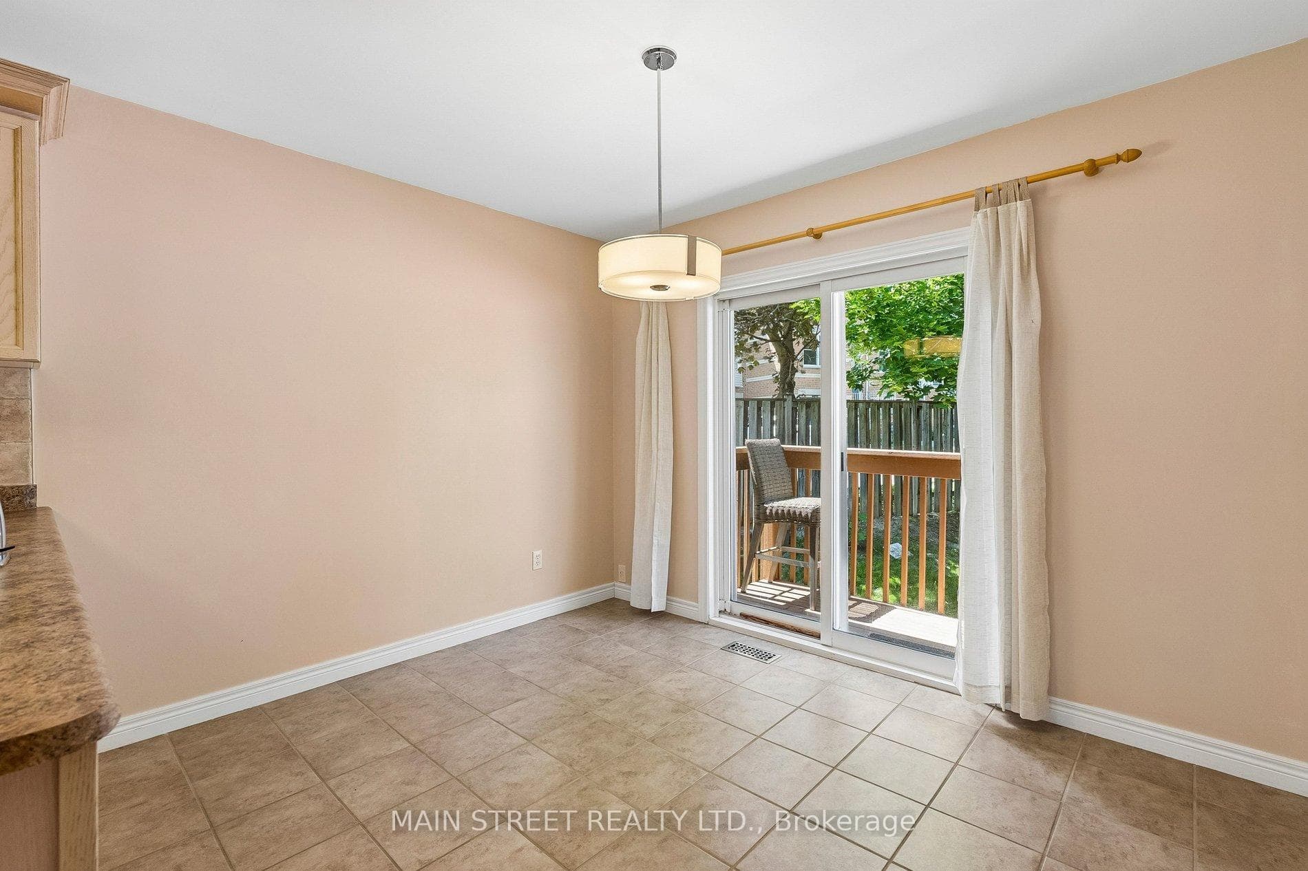 489 Cody Crescent photo 14