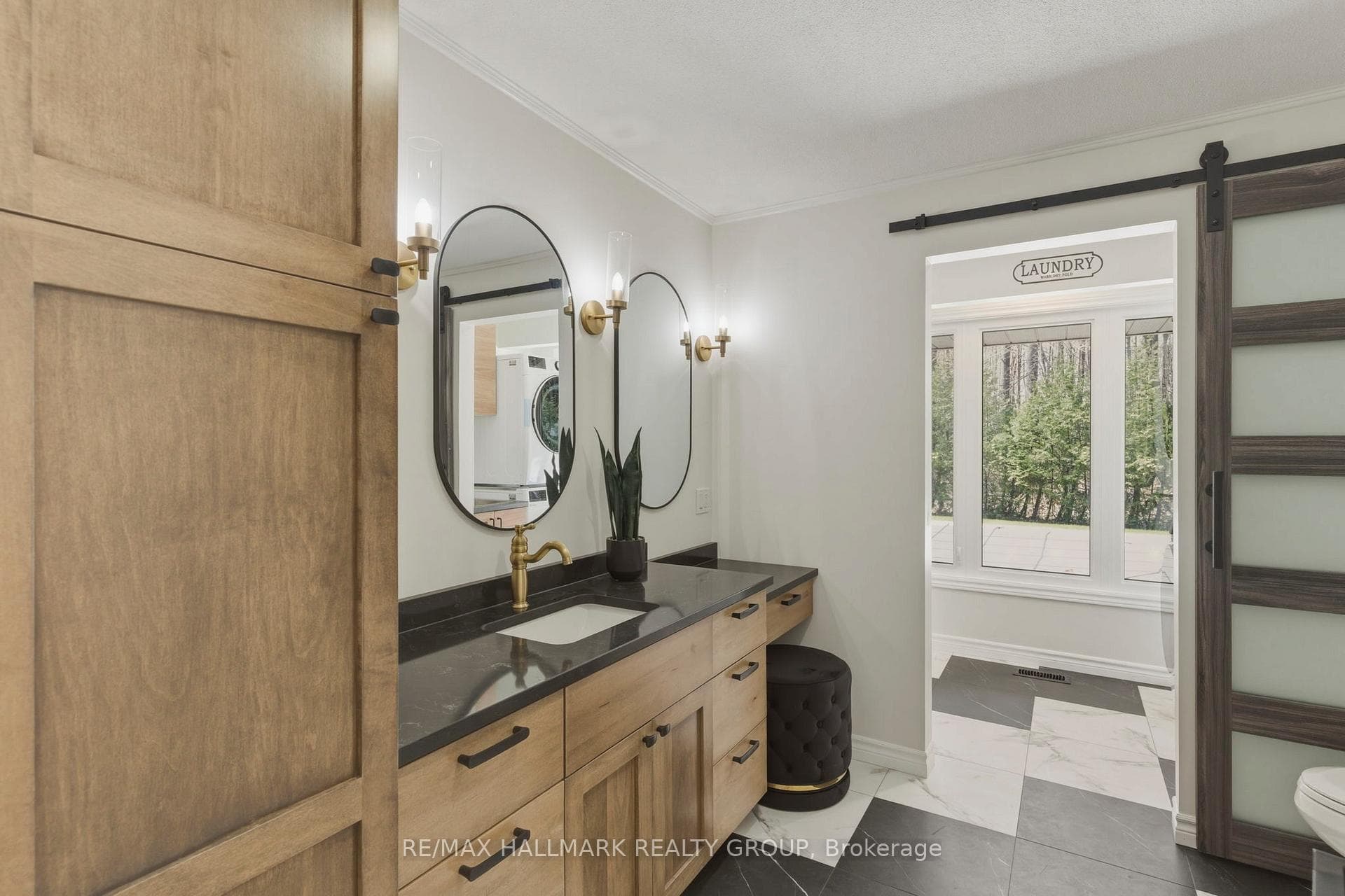 408 Yole Crescent photo 34