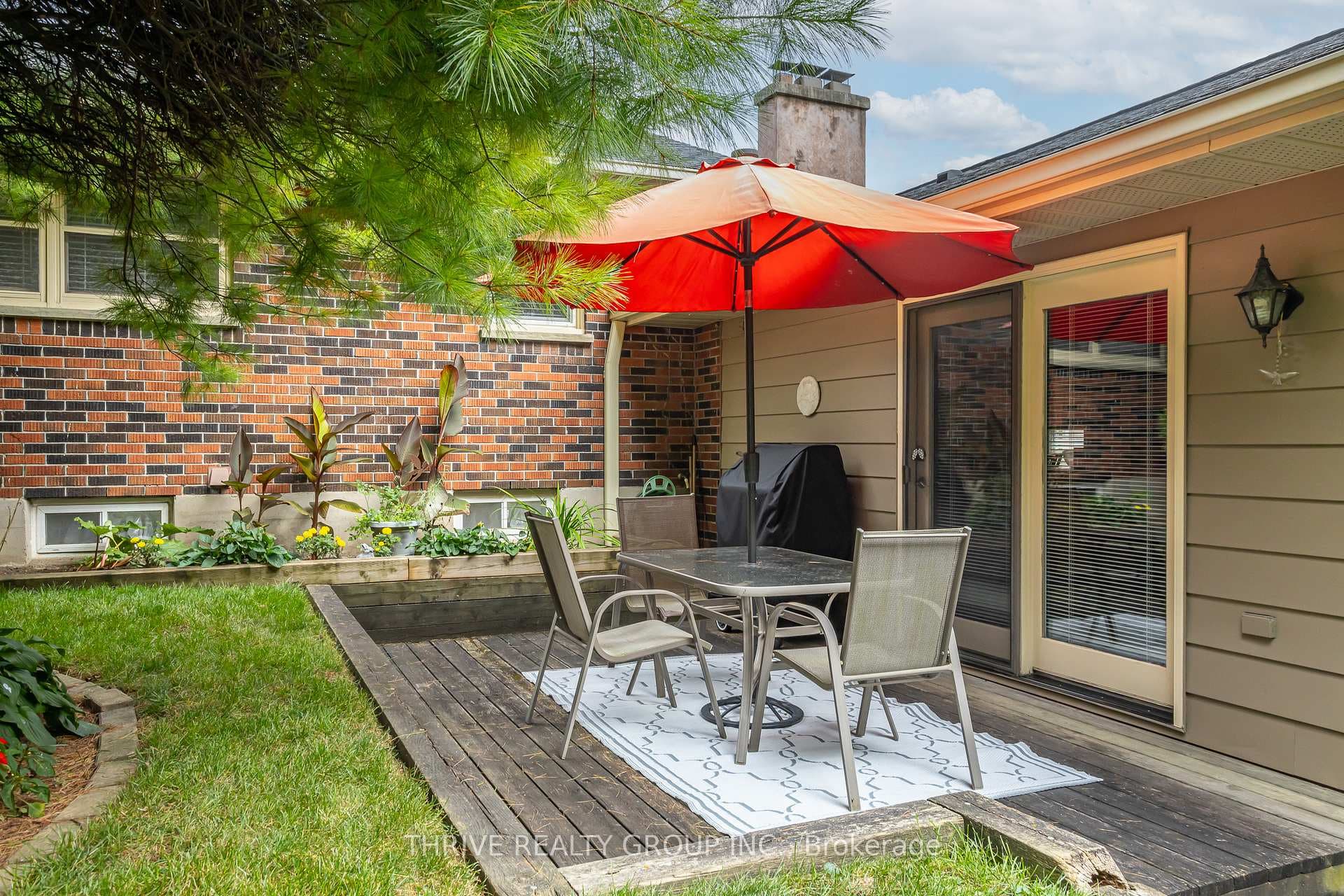 Great patio/bbq area off the family room.