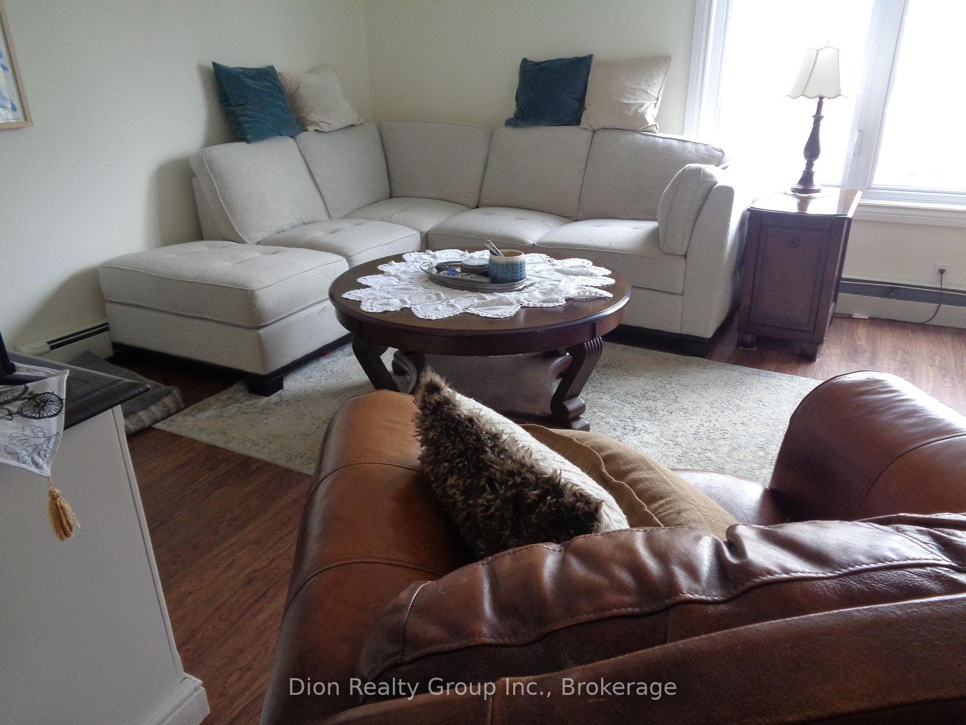 28 Premier Avenue photo 4