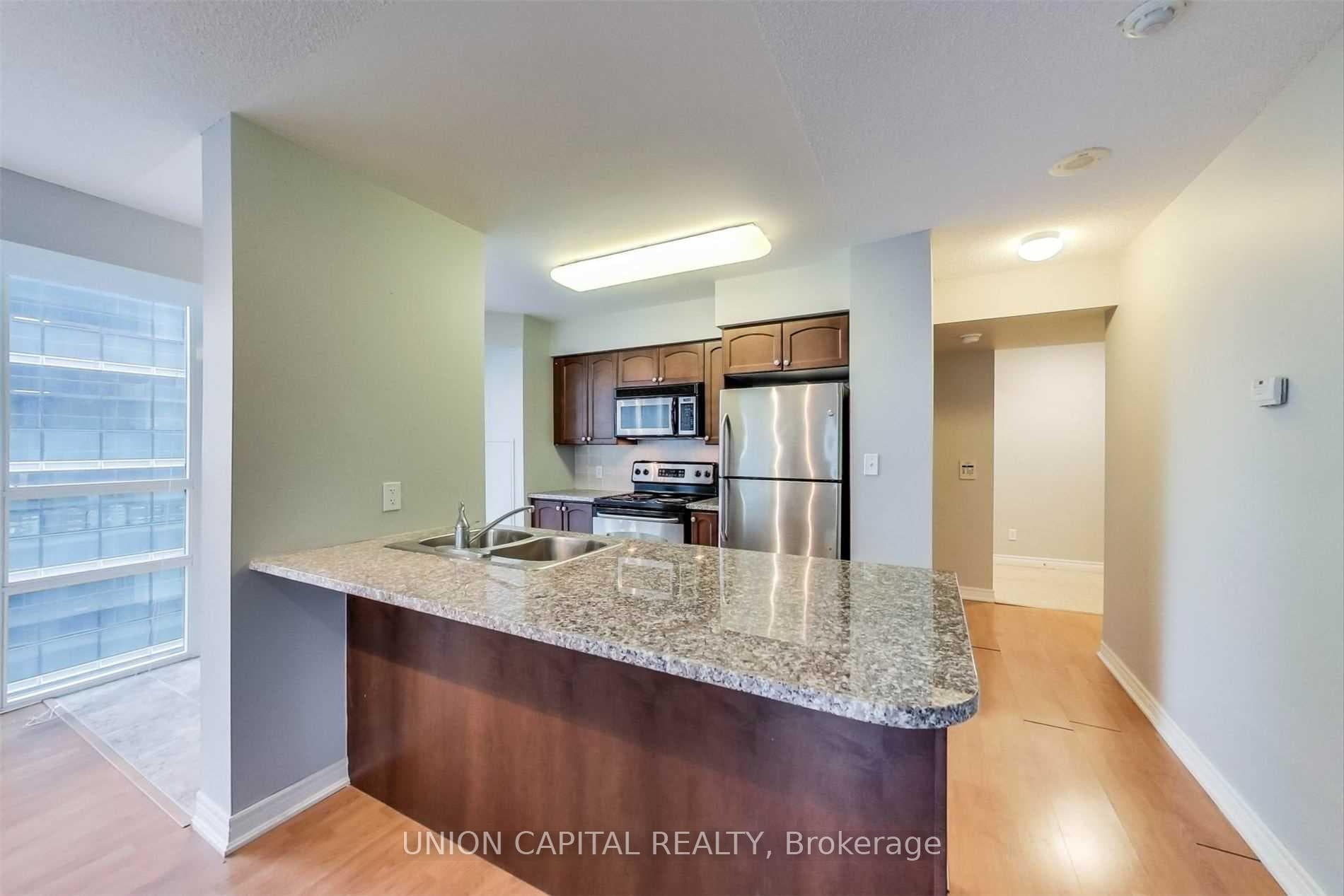 30 Grand Trunk Crescent Unit 1506 photo 18