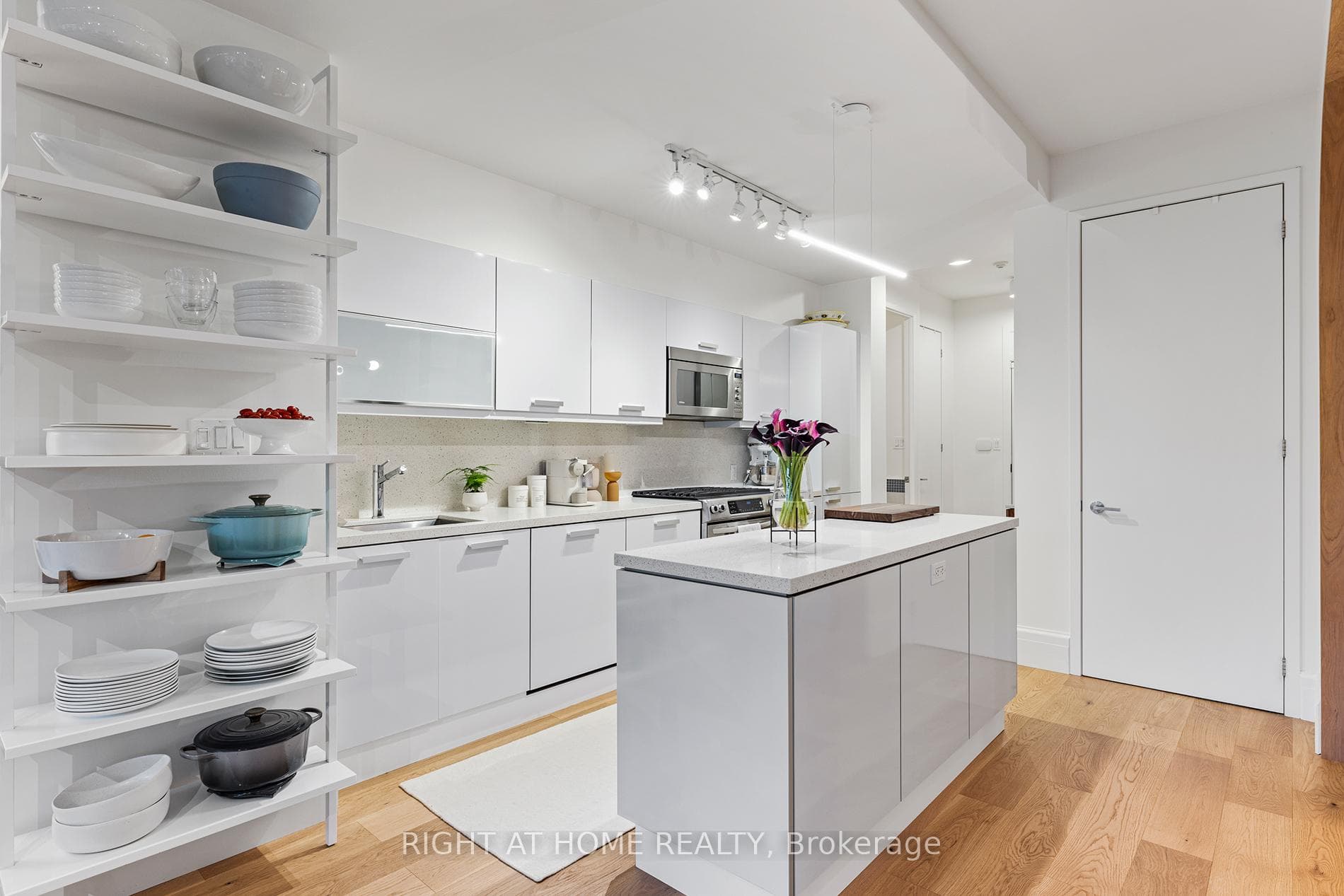 799 College Street Unit 201 photo 7