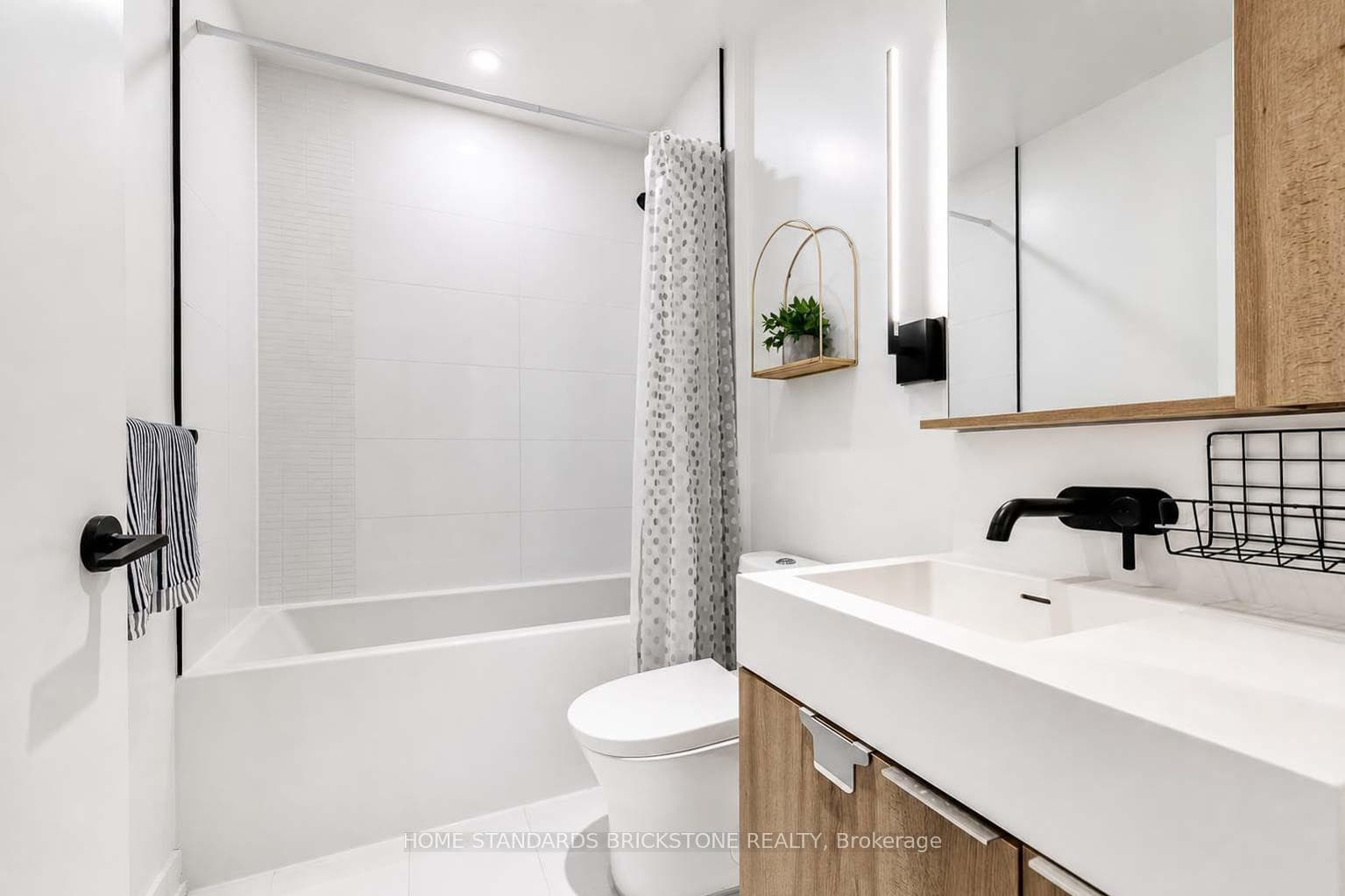 117 Broadway Avenue Unit 1705 photo 6