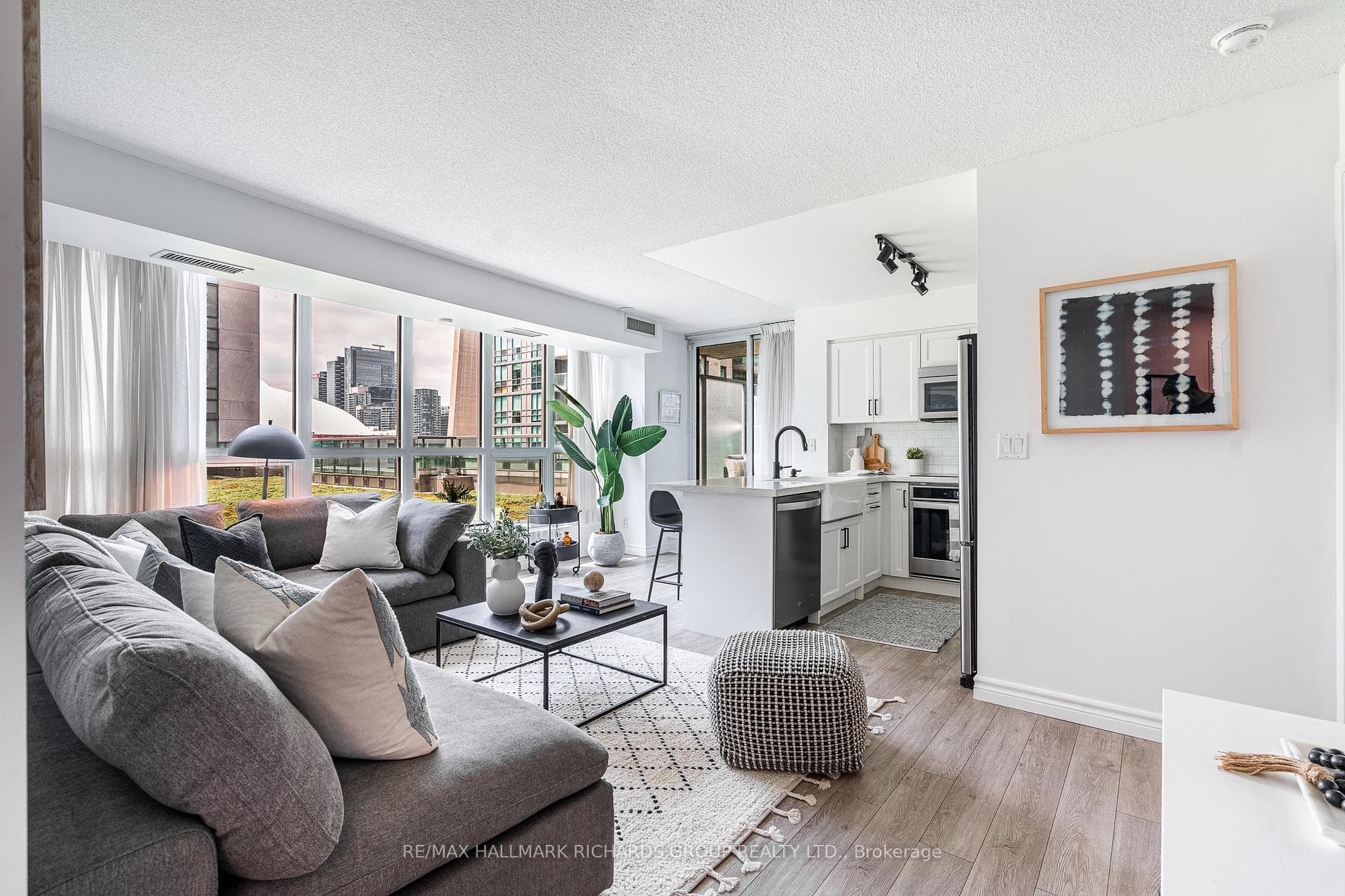 19 Grand Trunk Crescent Unit 1602 photo 1