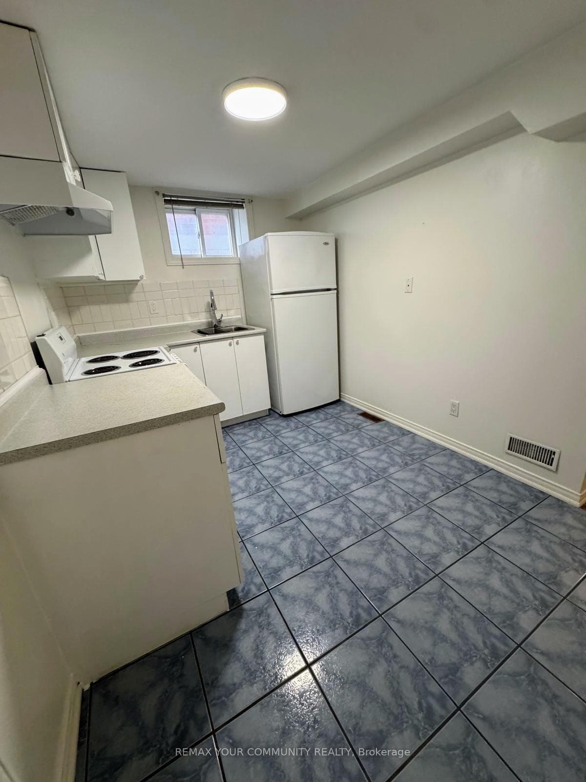 317 Boon Avenue photo 4