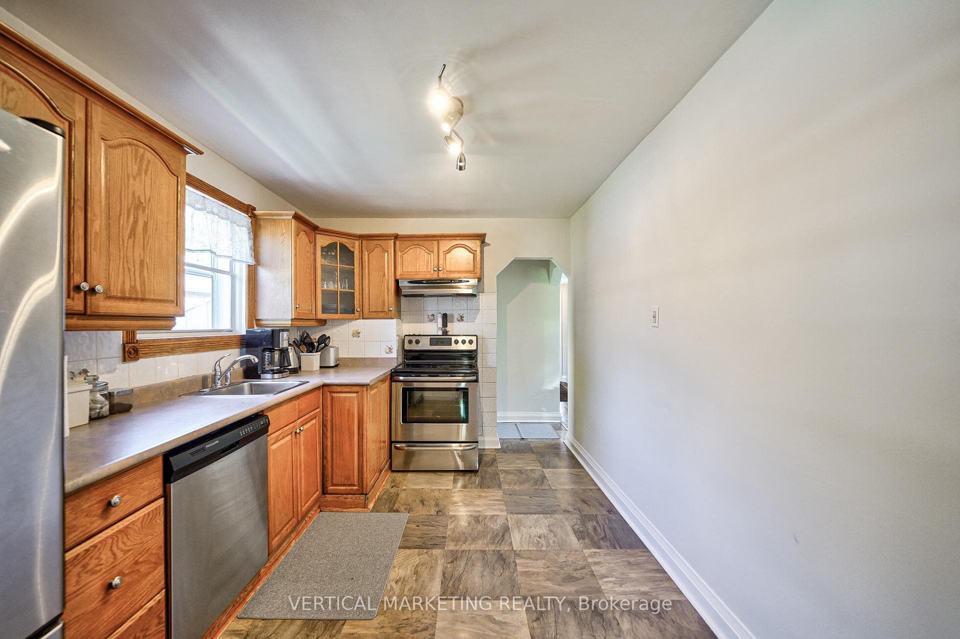 37 ARDEN Crescent photo 14