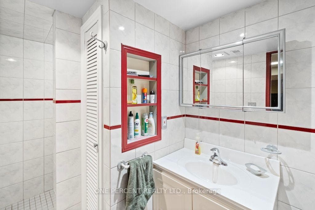 583 Stephens Crescent photo 29