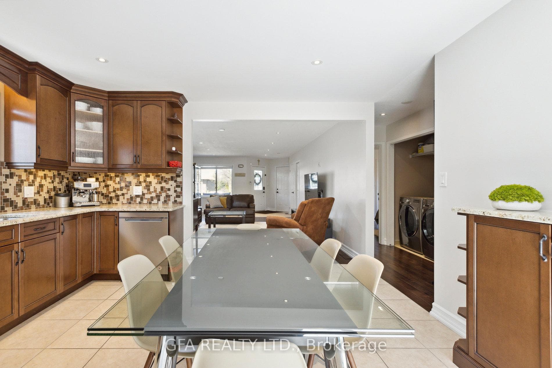 46 Whiterock Avenue photo 12