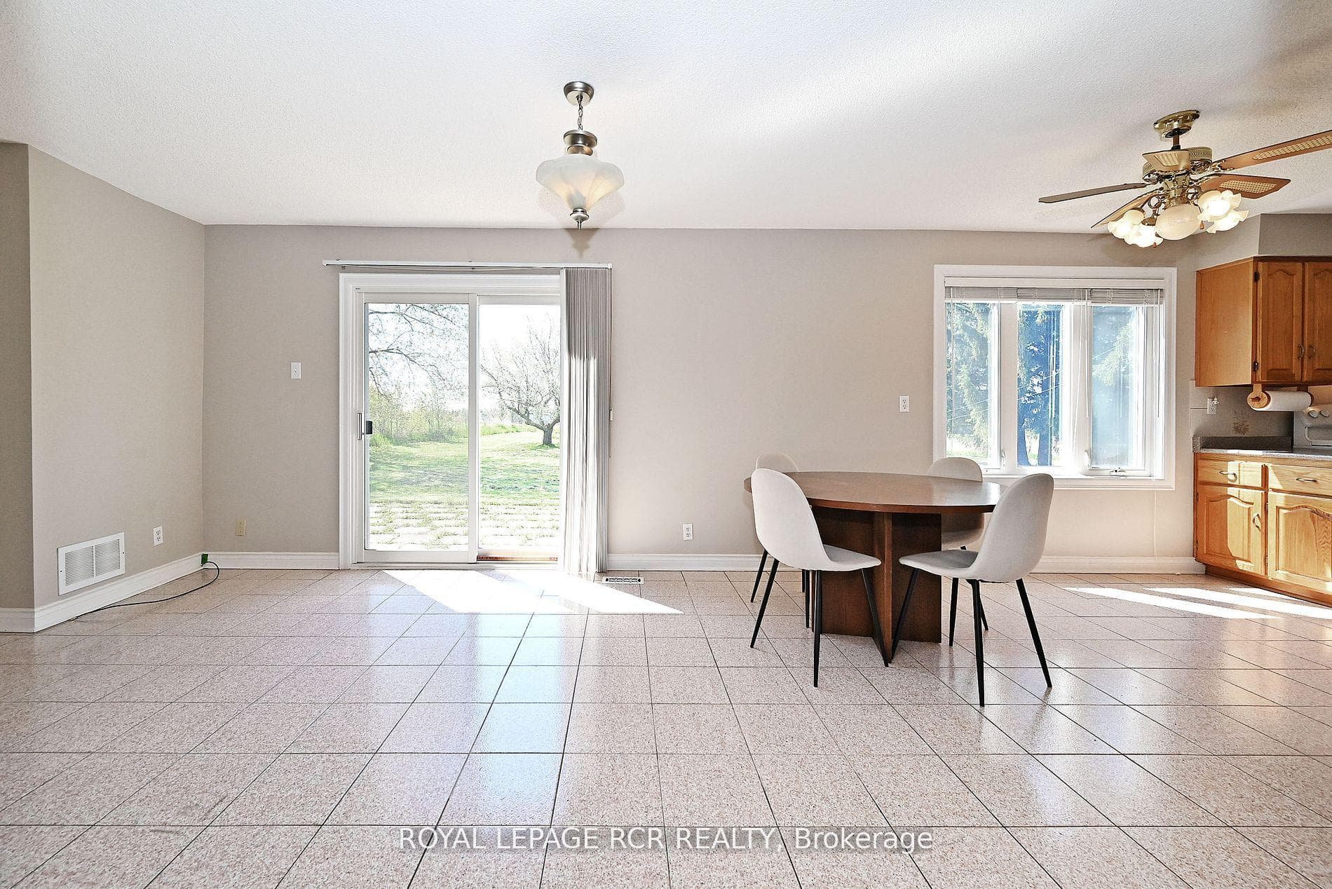 6215 17th Side Road photo 11