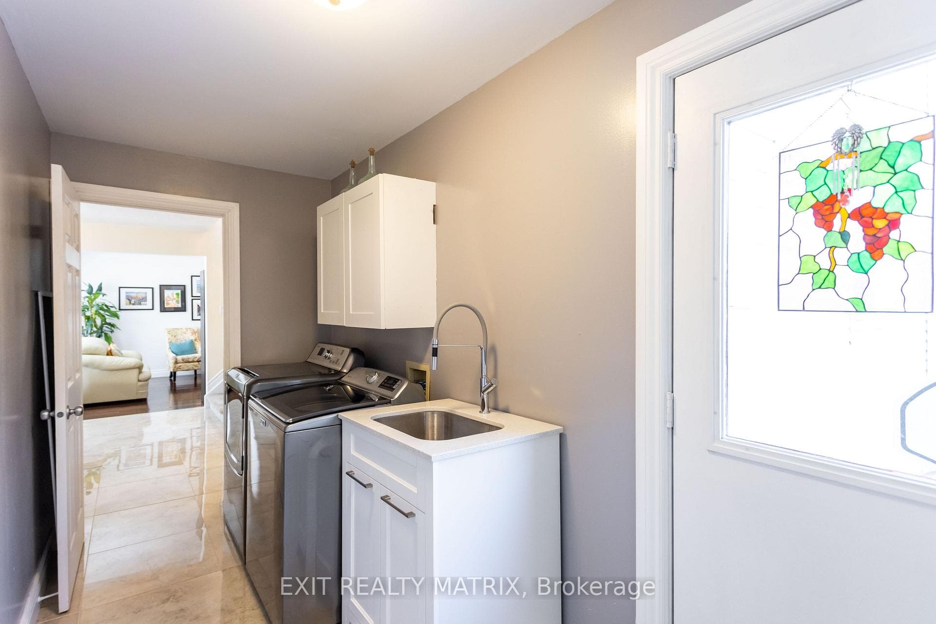 27 Parklands Avenue photo 16