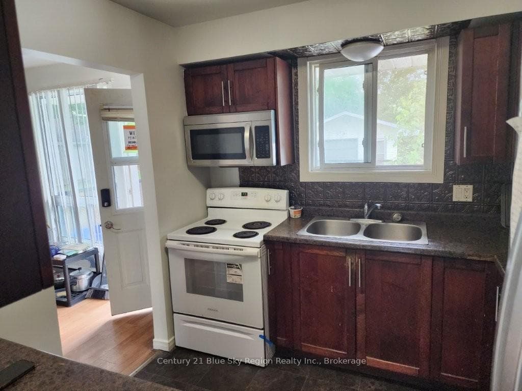 677 Tackaberry Drive photo 10