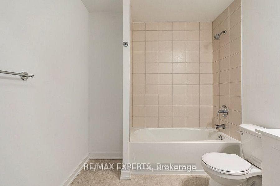 430 Essa Road Unit 218 photo 16