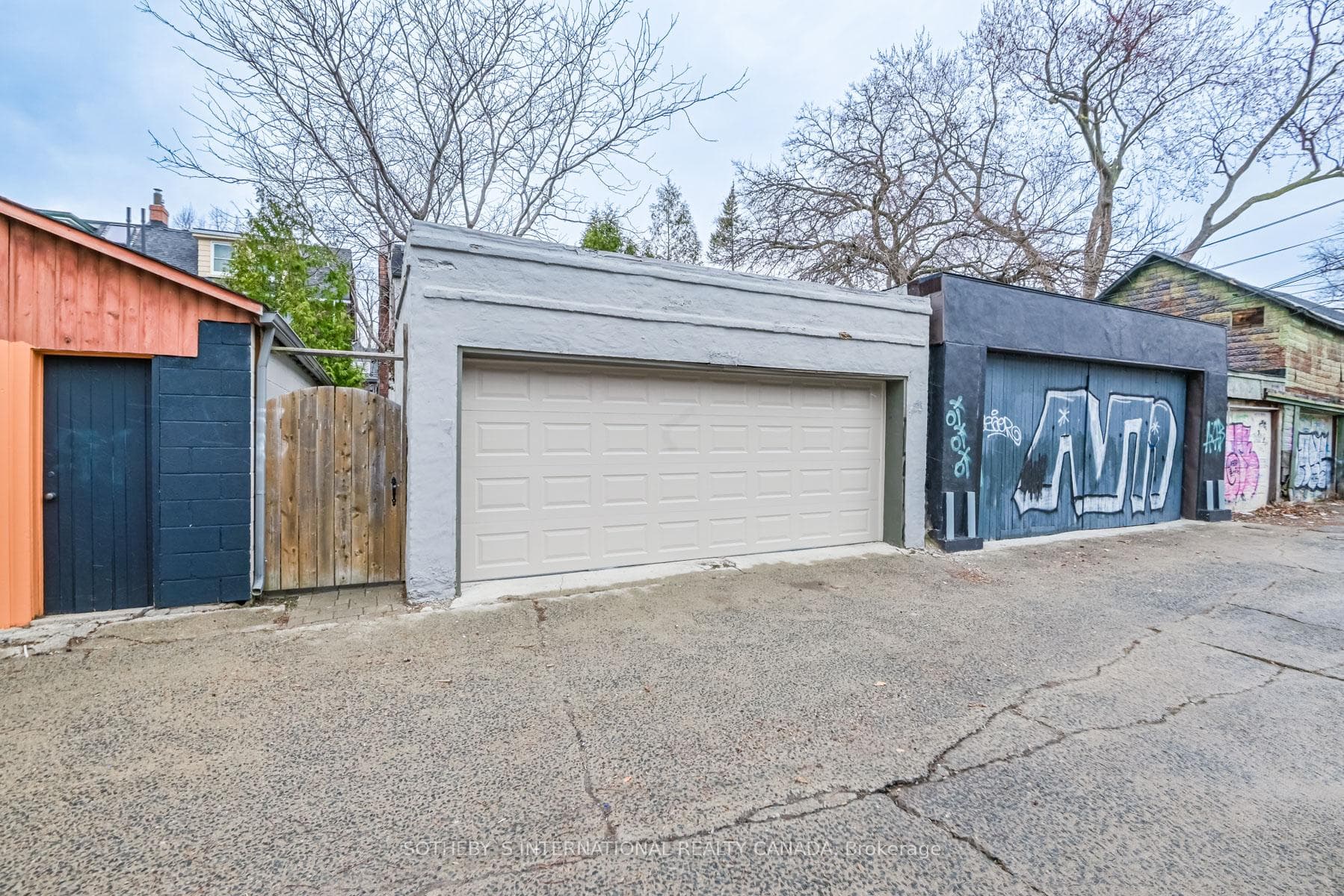 525 Markham Street photo 36