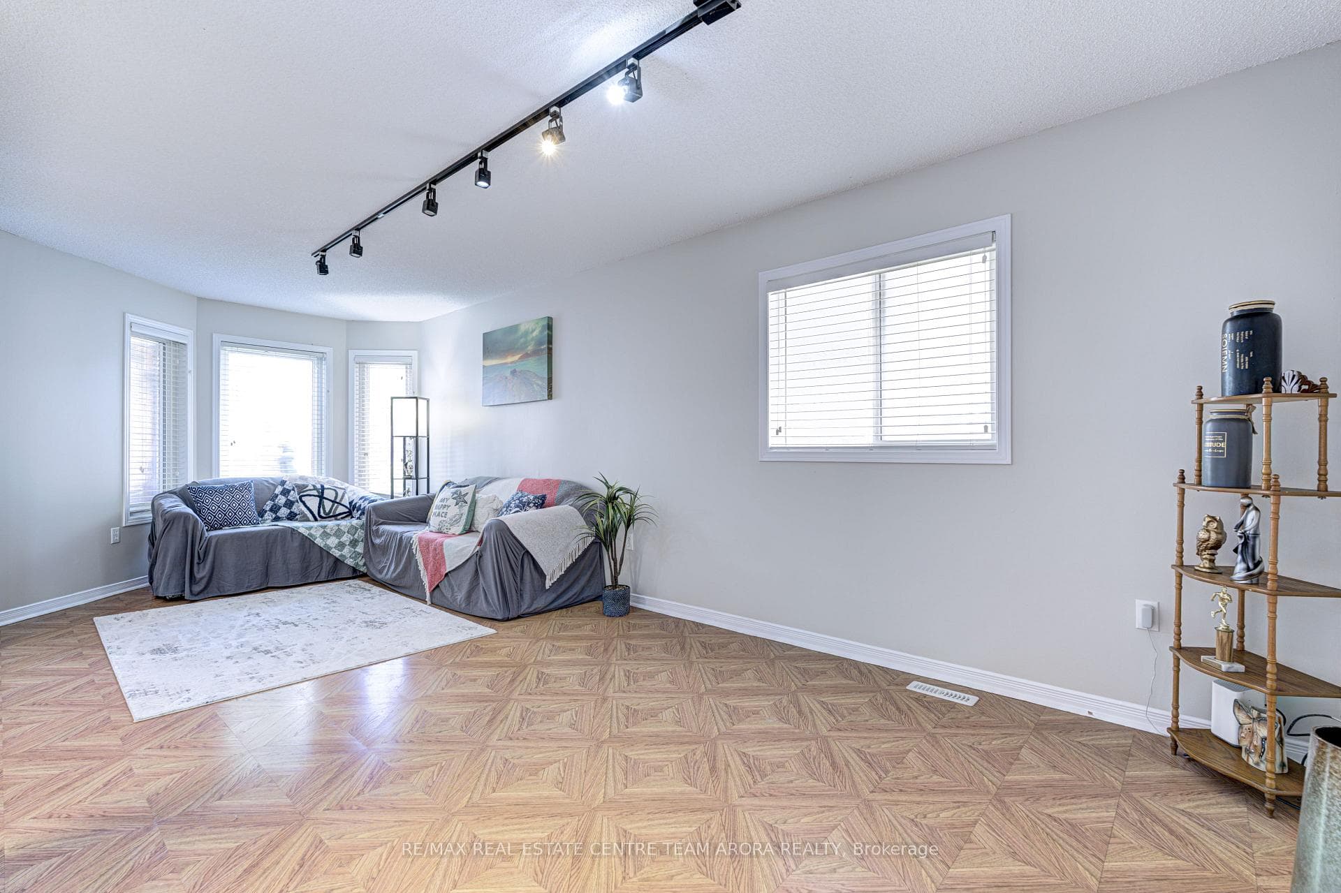 29 Canarvan Court photo 7