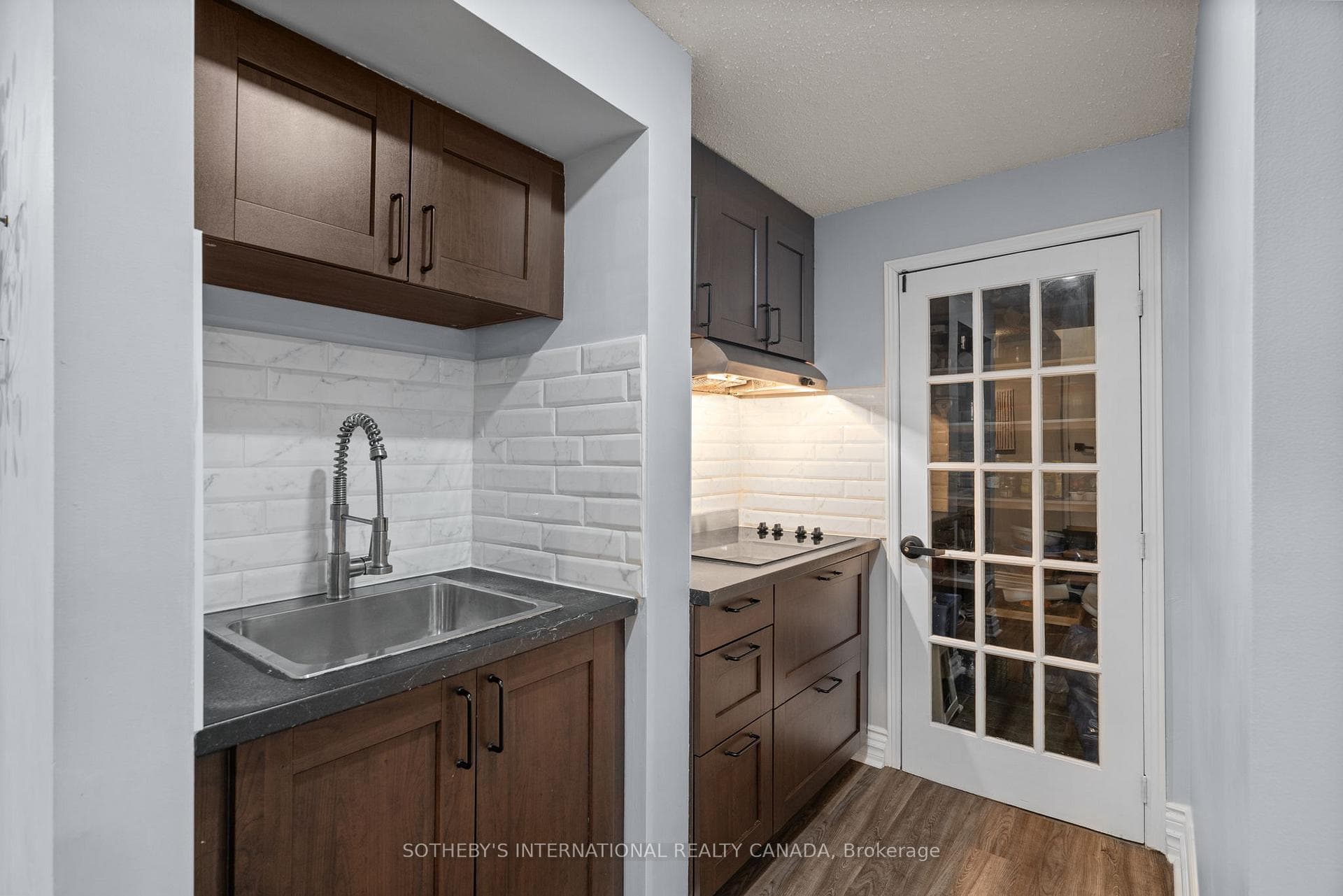 1489 Jasmine Crescent photo 33
