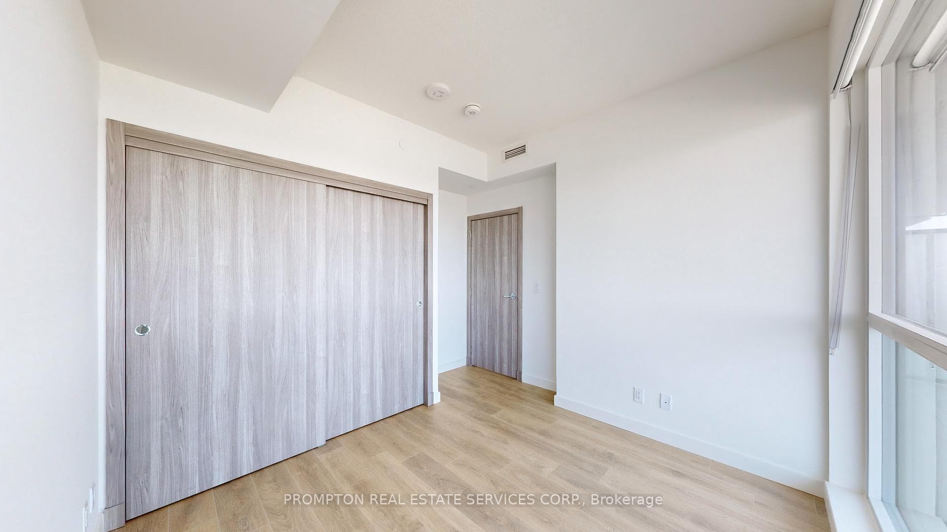 85 McMahon Drive Unit 1711 photo 10