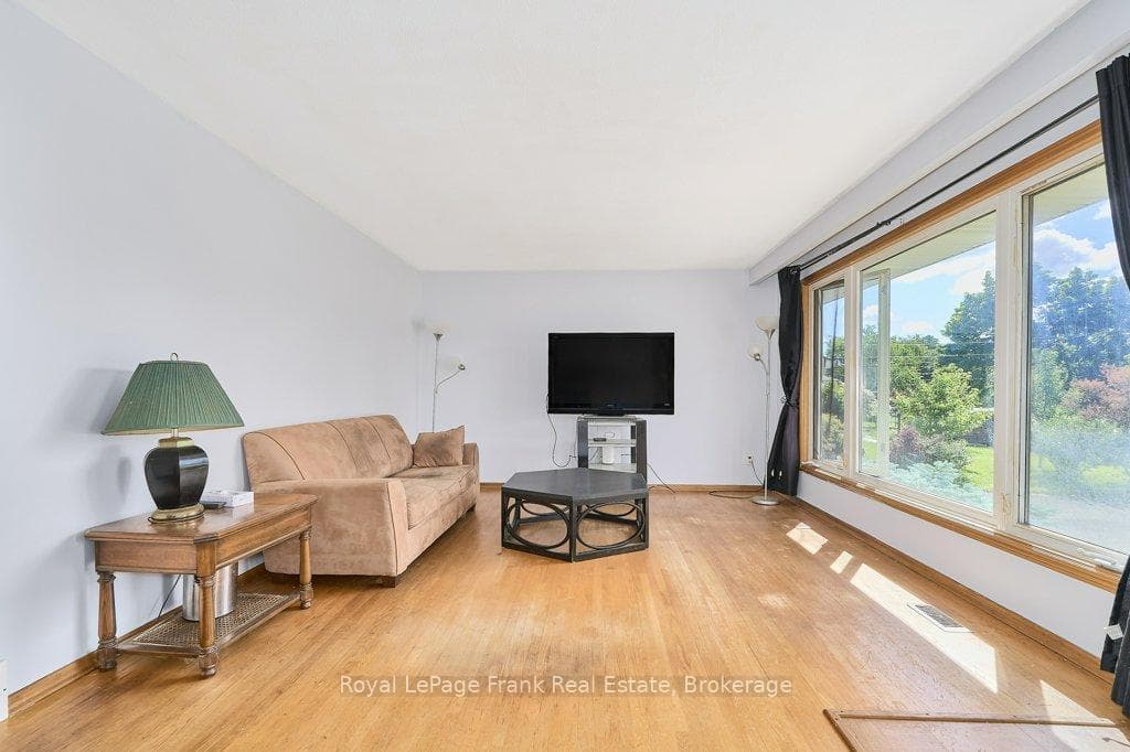 1158 Lisgar Avenue photo 13