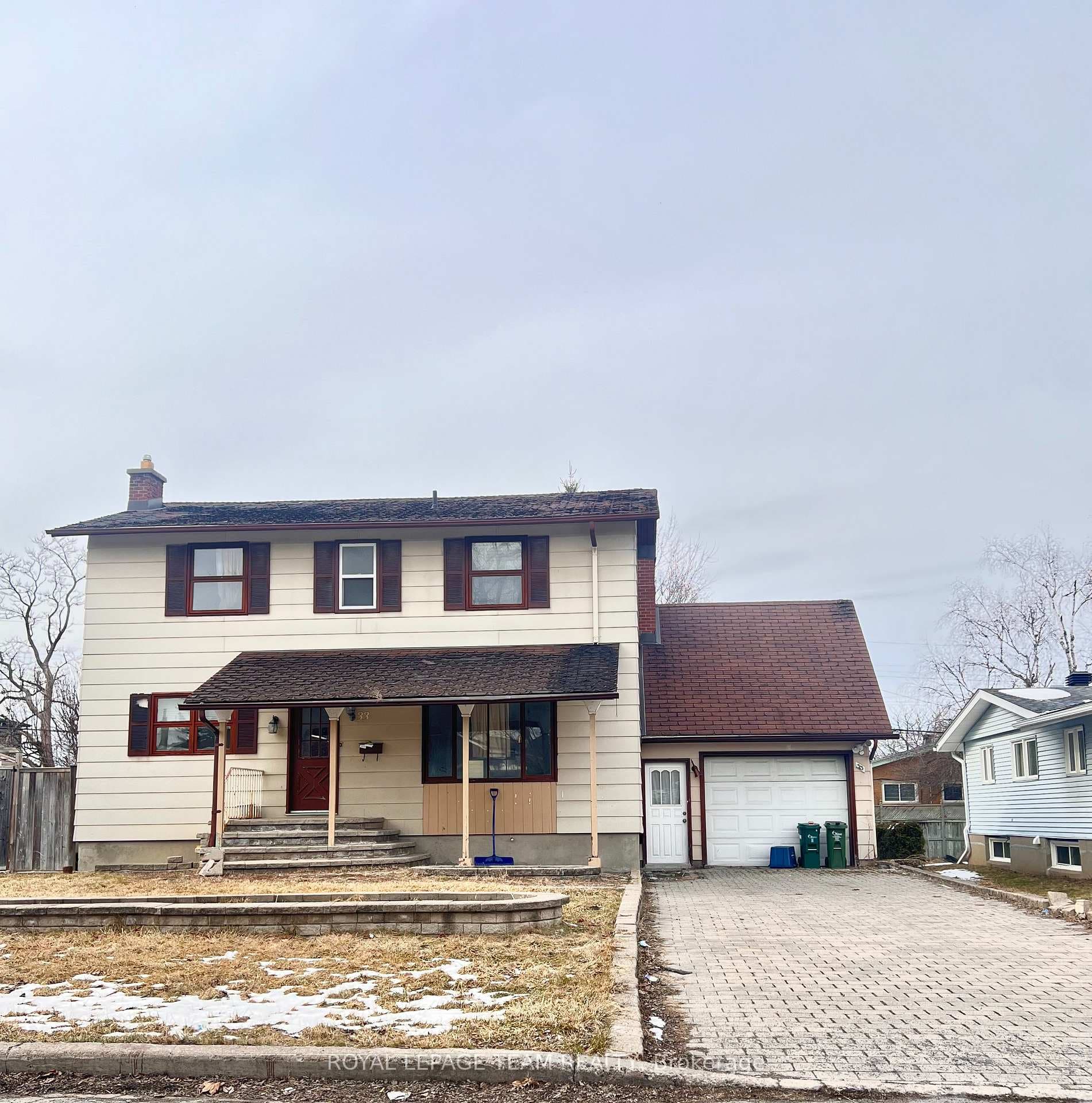 33 SUNNYCREST Drive photo 1