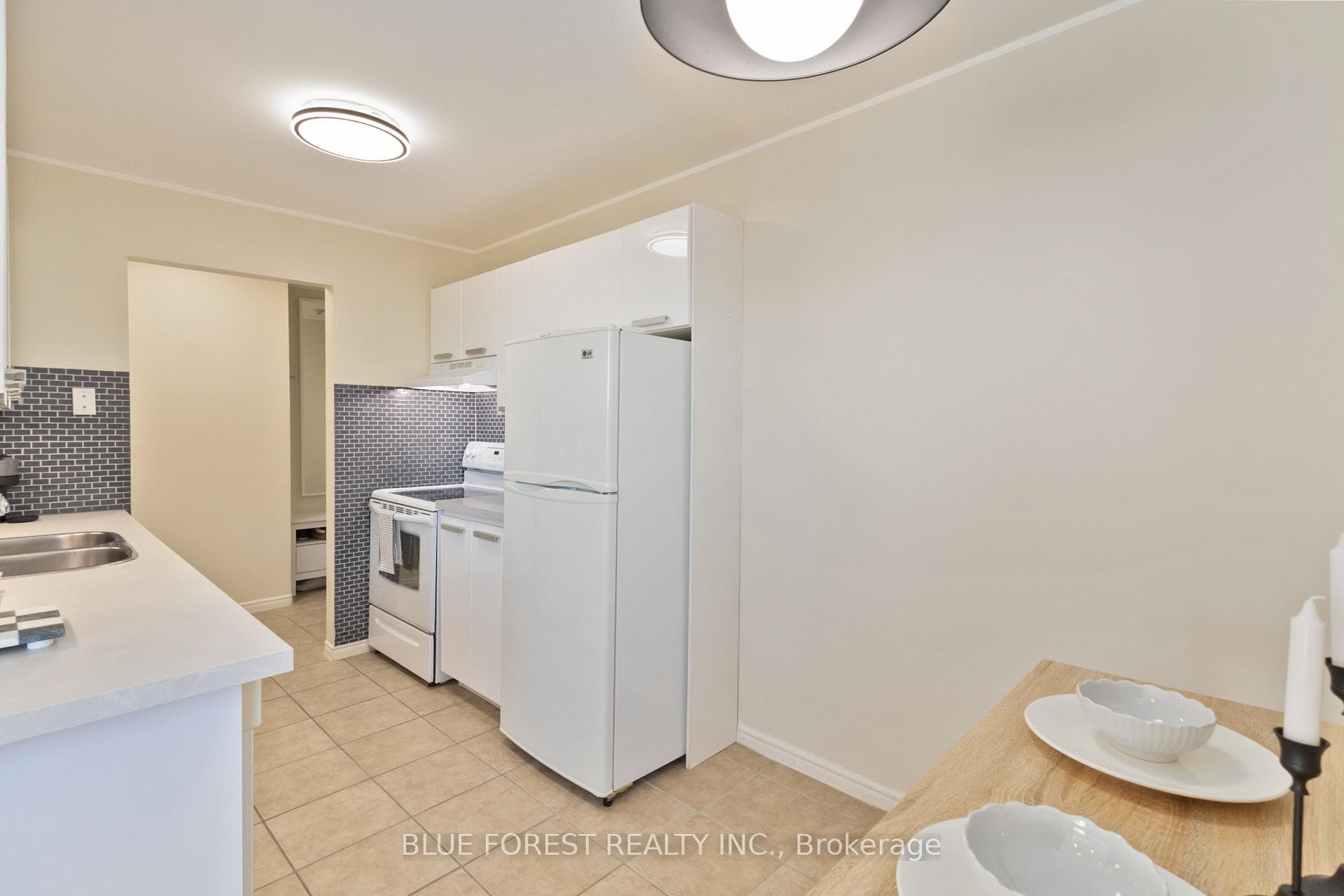 75 Huxley Street Unit 502 photo 33
