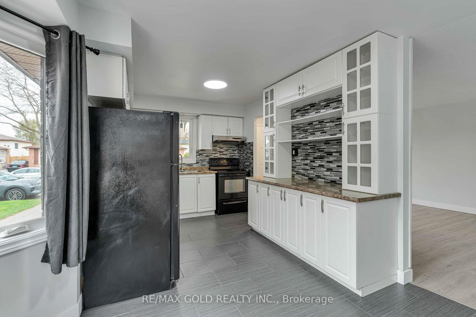 83 Speight Crescent photo 11
