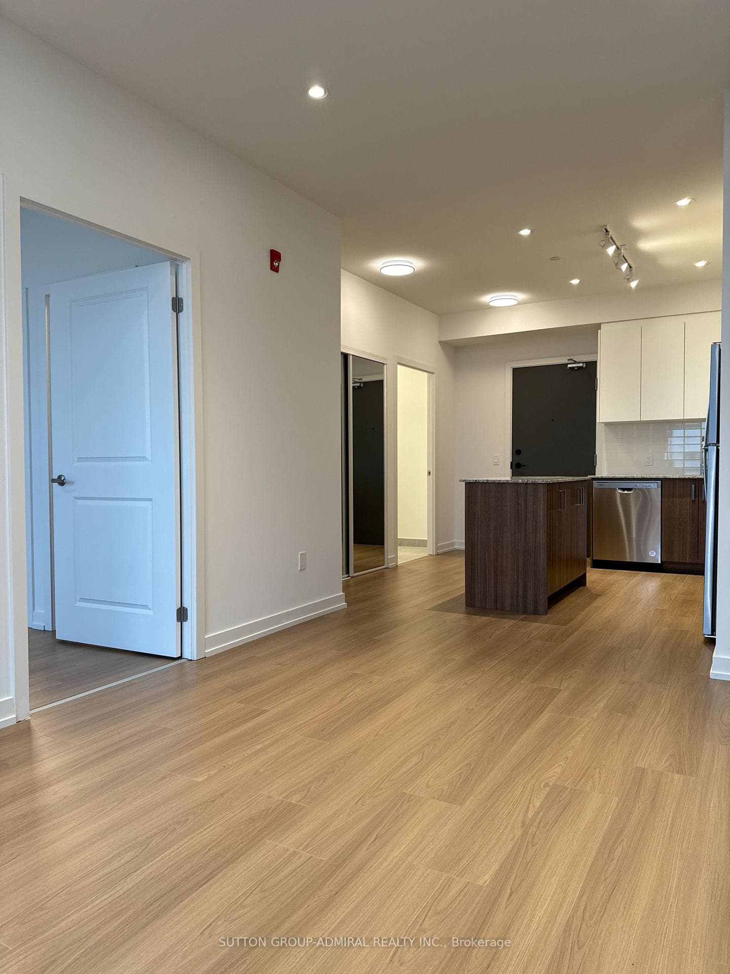 1010 Dundas Street Unit 514 photo 22
