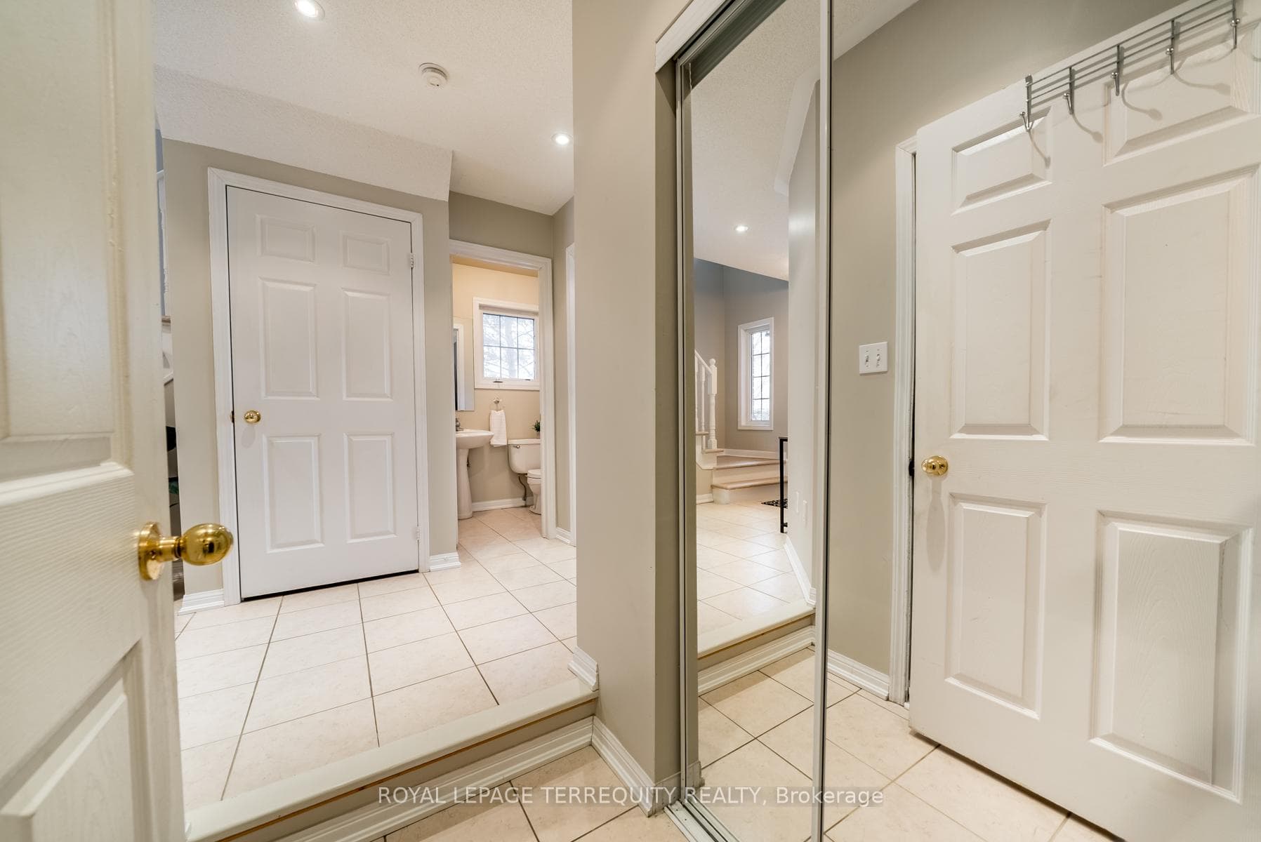 299 West Scugog Lane photo 16