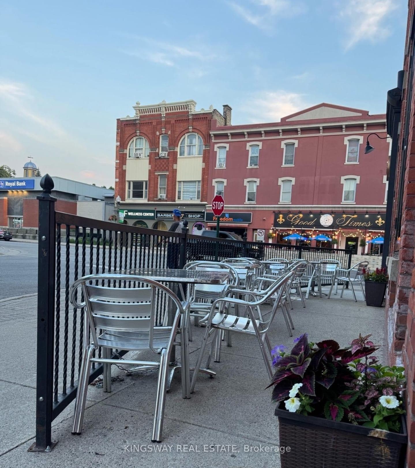 433 Dundas Street photo 9