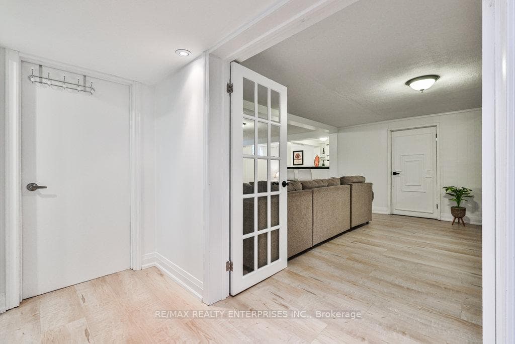 571 Raphael Avenue photo 19