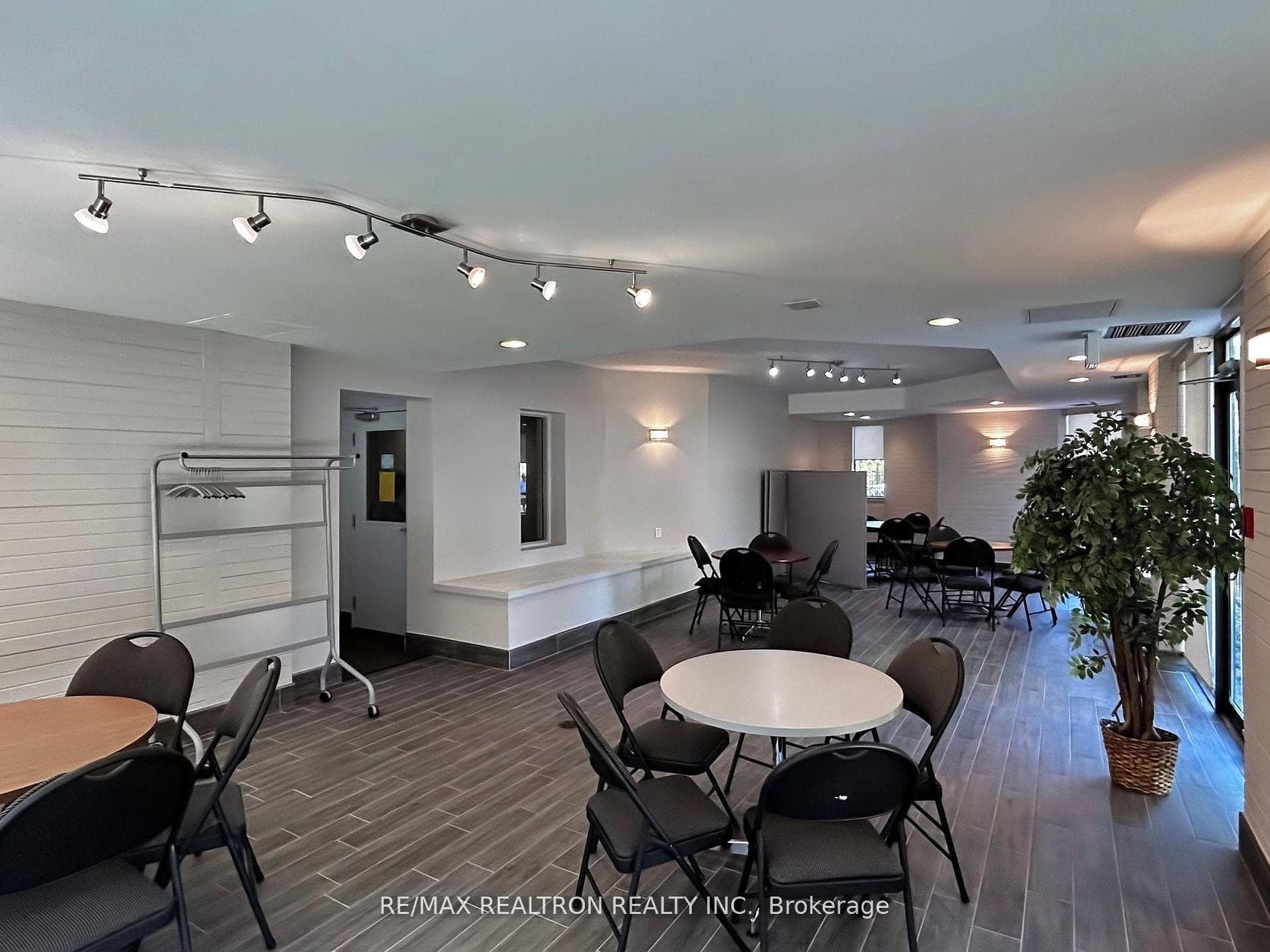 7440 Bathurst Street Unit 1108 photo 16