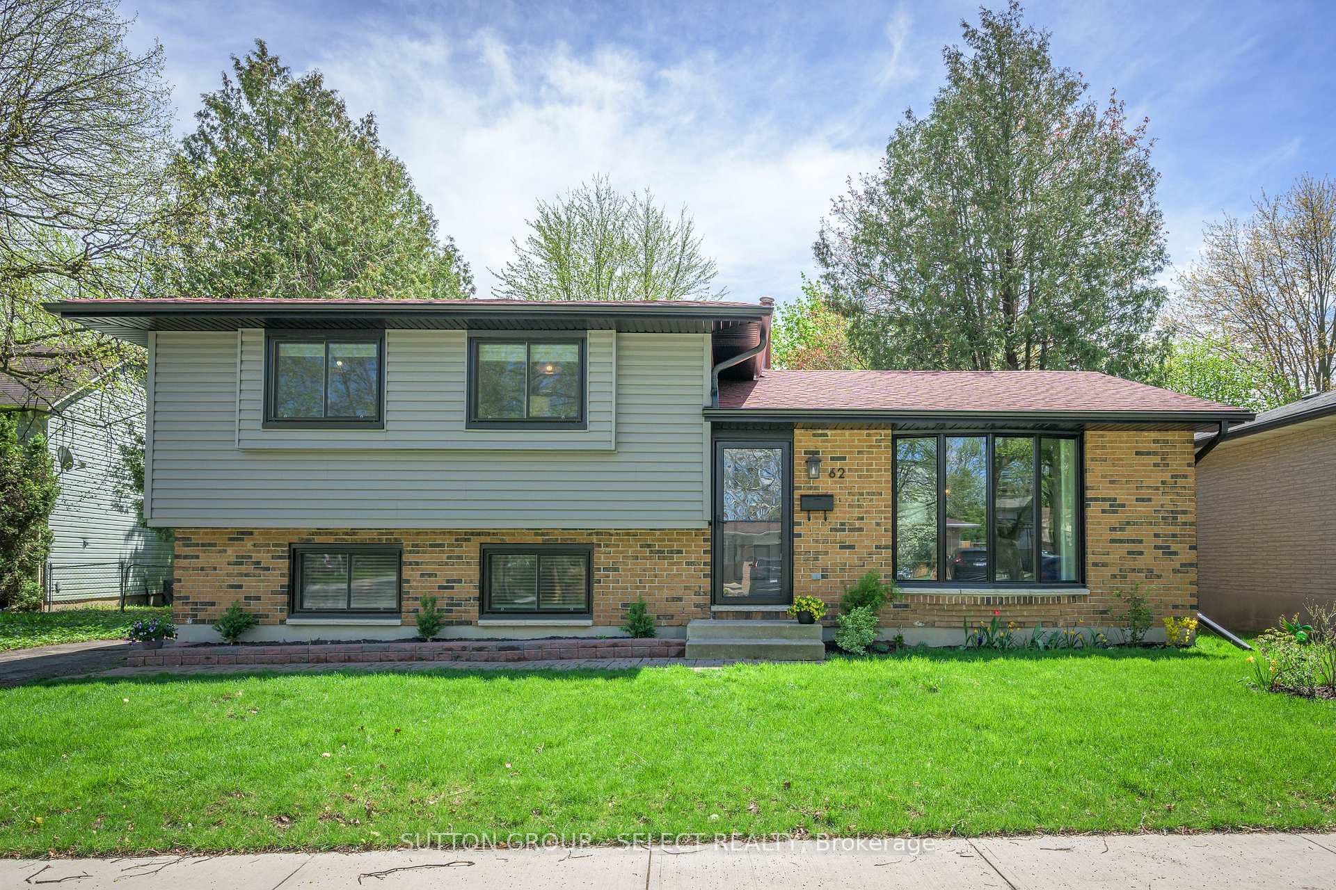 62 Cottonwood Crescent photo 1