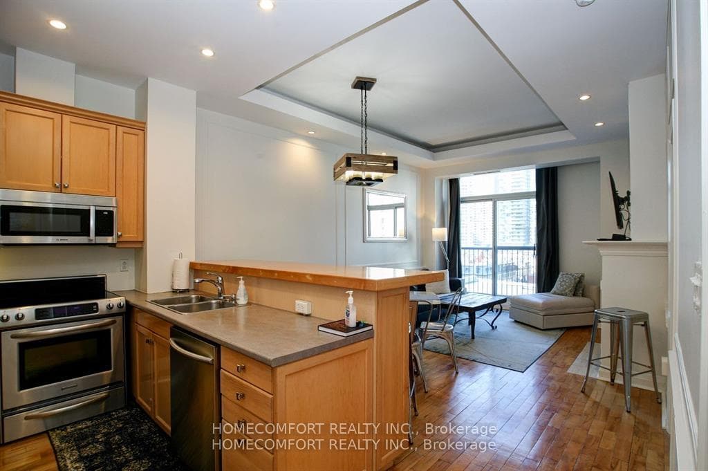8 Wellesley Street Unit 701 photo 11