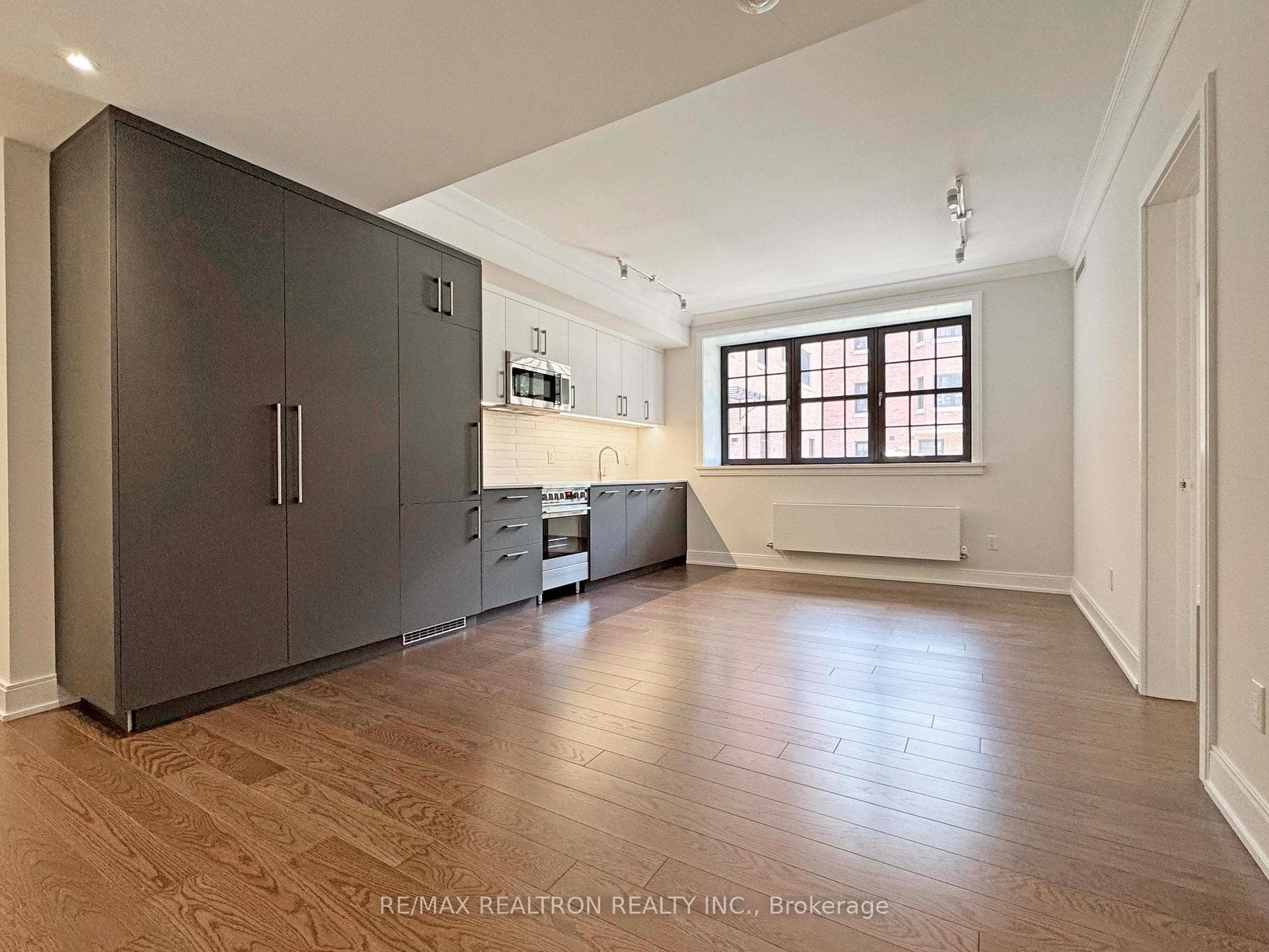 2 Clarendon Avenue Unit 108 photo 1