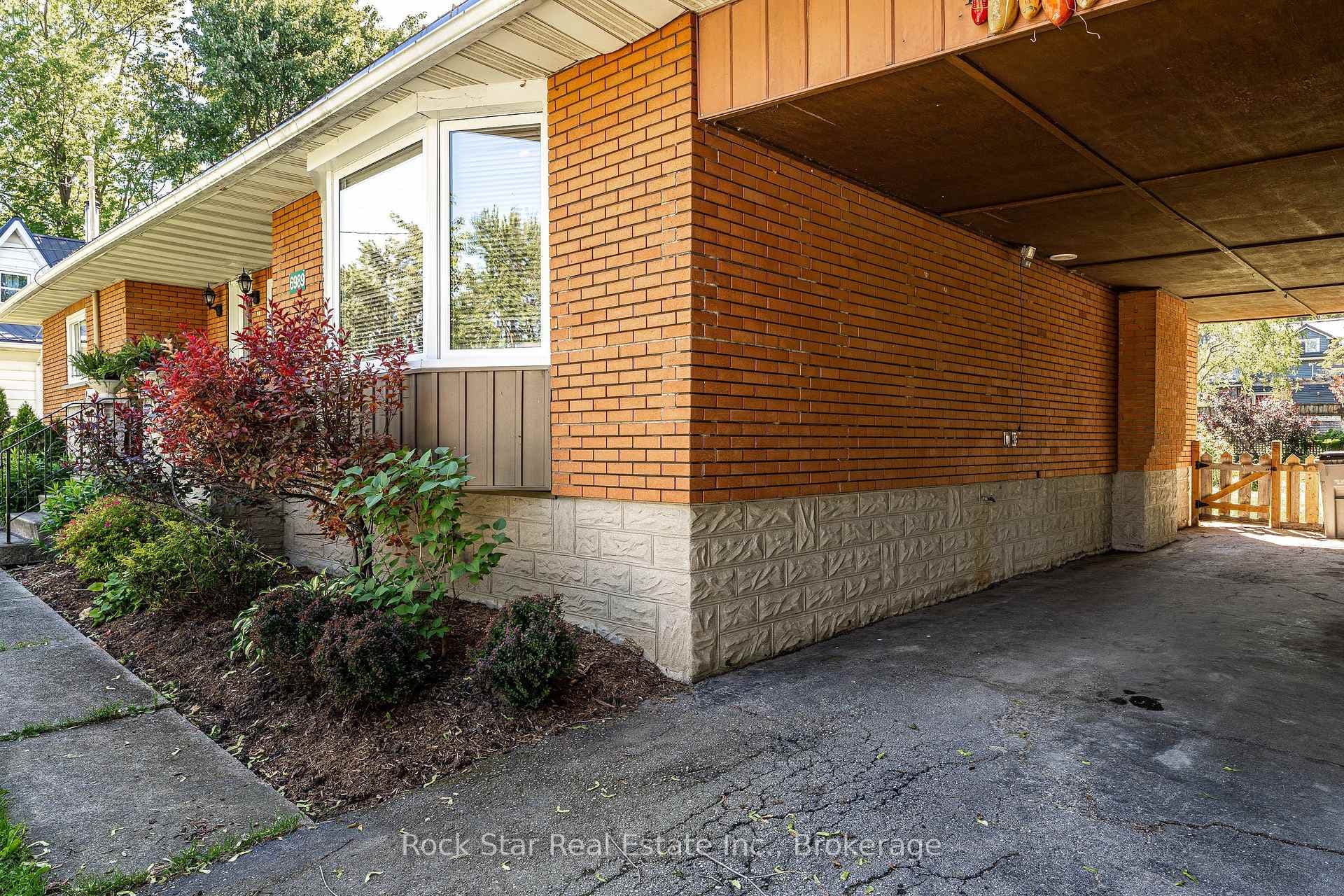 6989 Rutherford Street photo 32