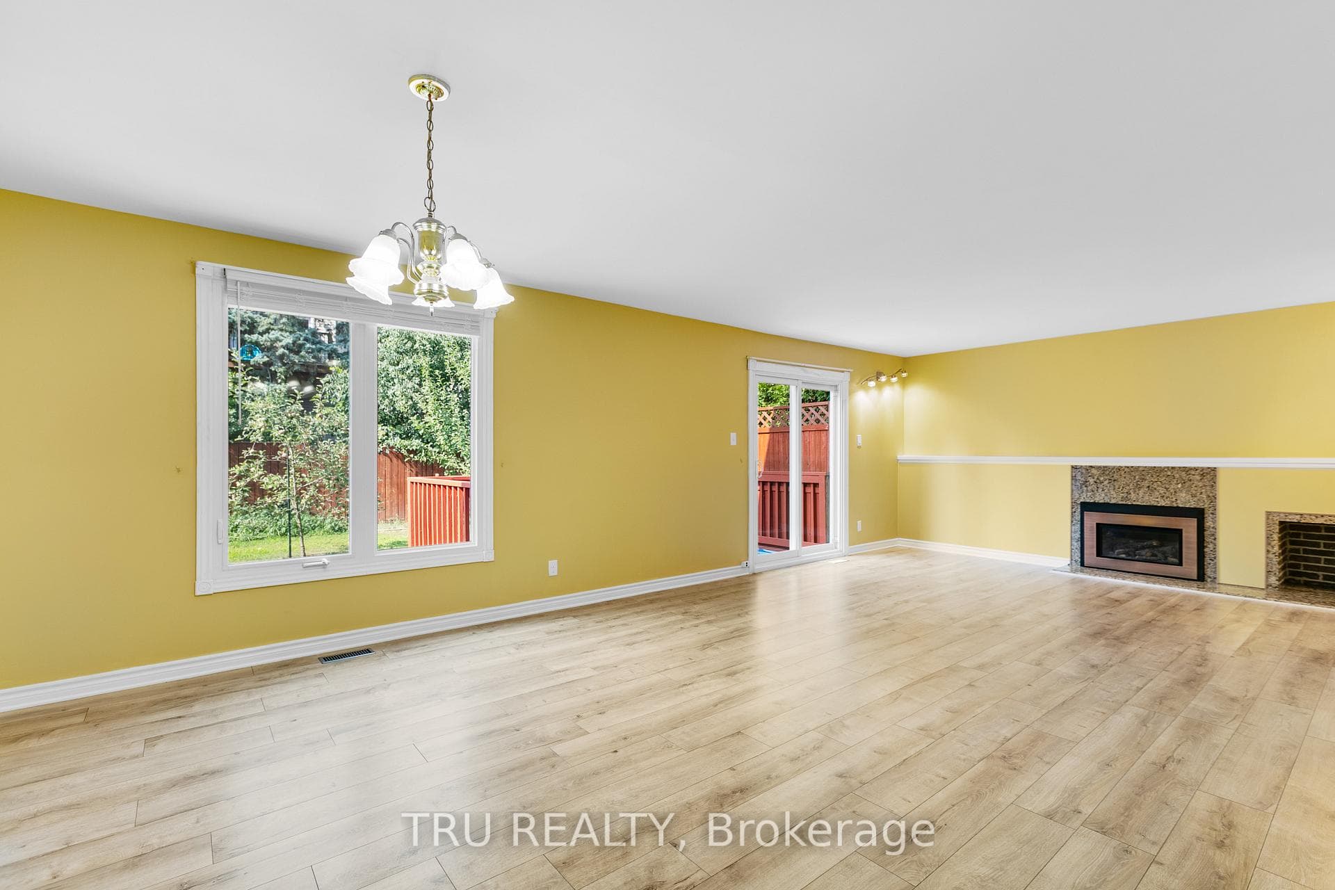 715 Mooneys Bay Place photo 12