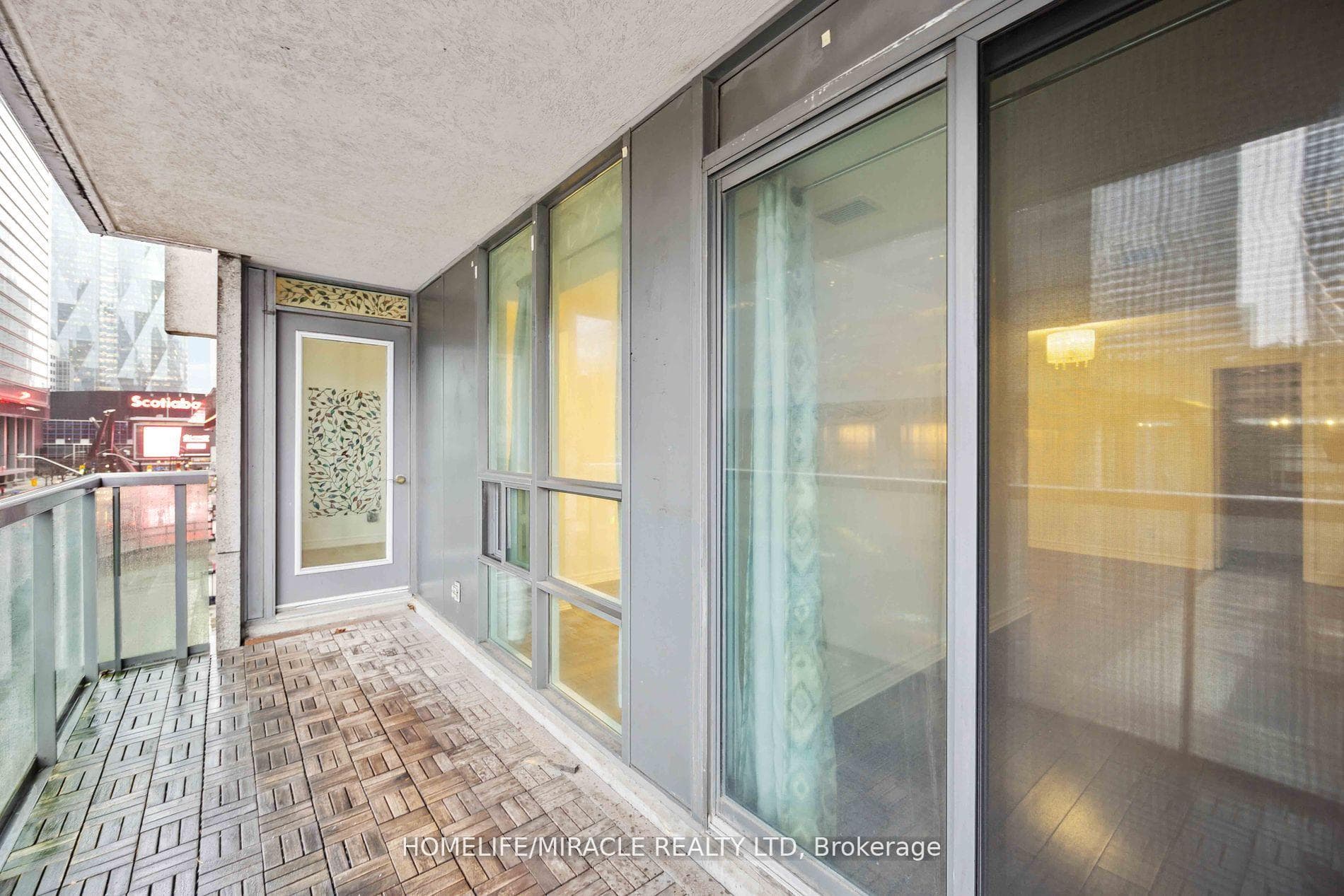 30 Grand Trunk Crescent Unit 302 photo 16