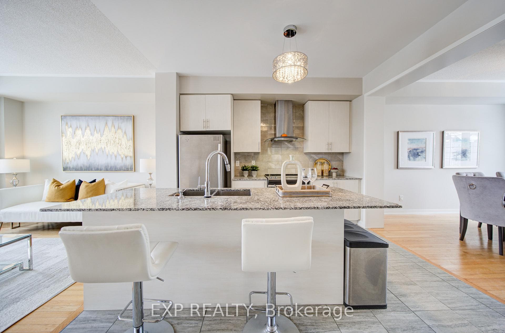 10616 Bathurst Street photo 14