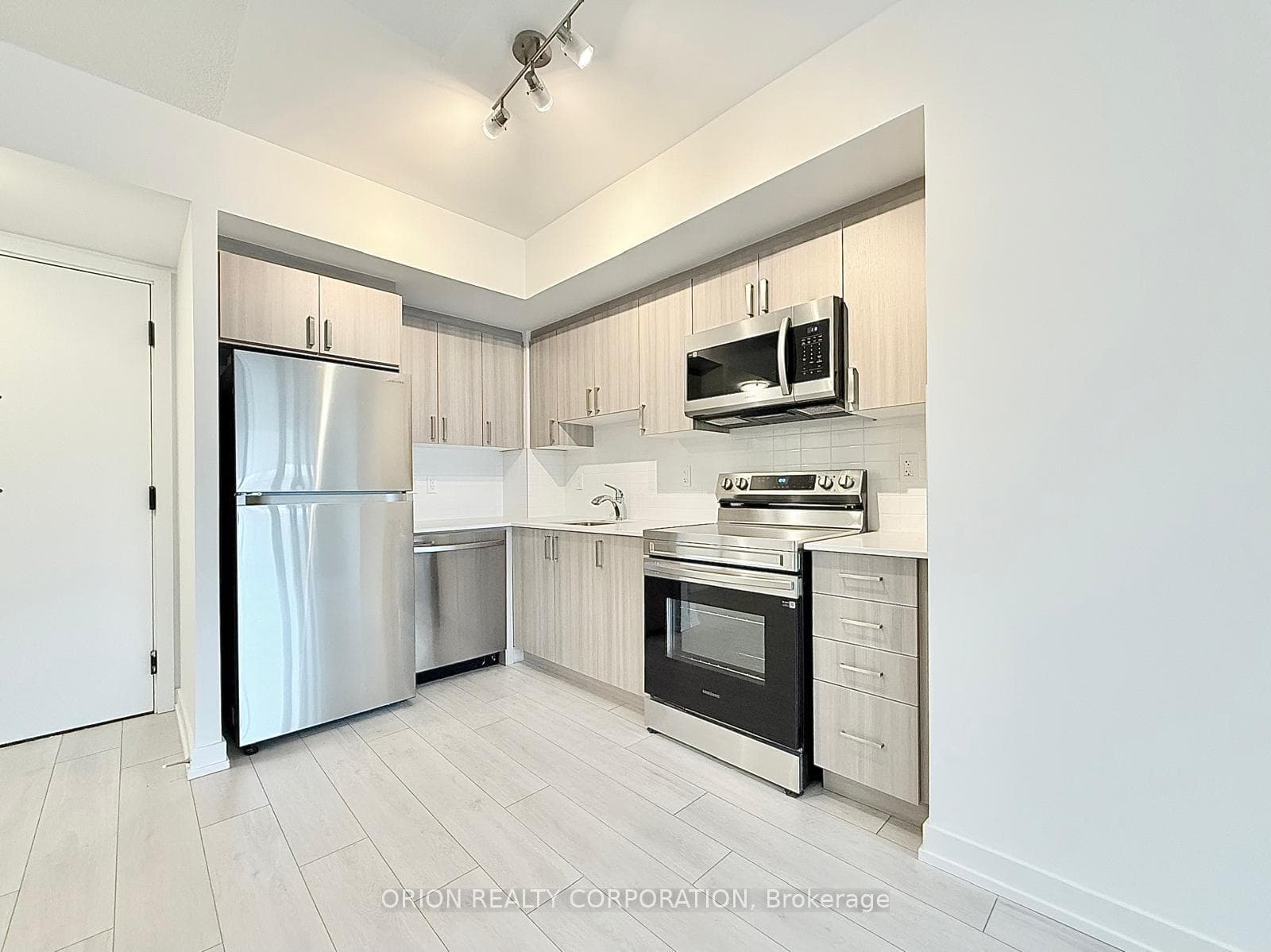 556 Marlee Avenue Unit 429 photo 1