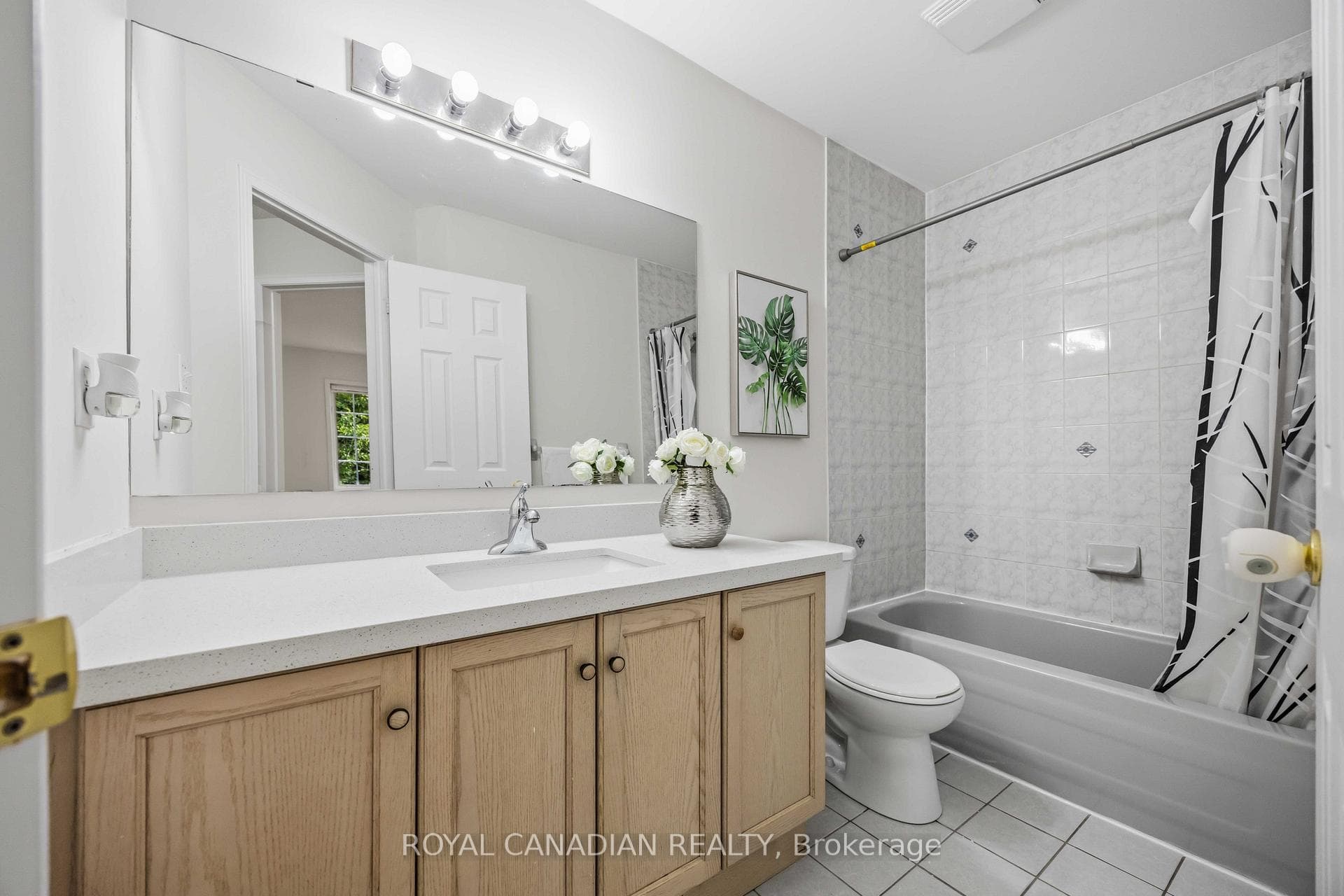 137 Stokely Crescent photo 39