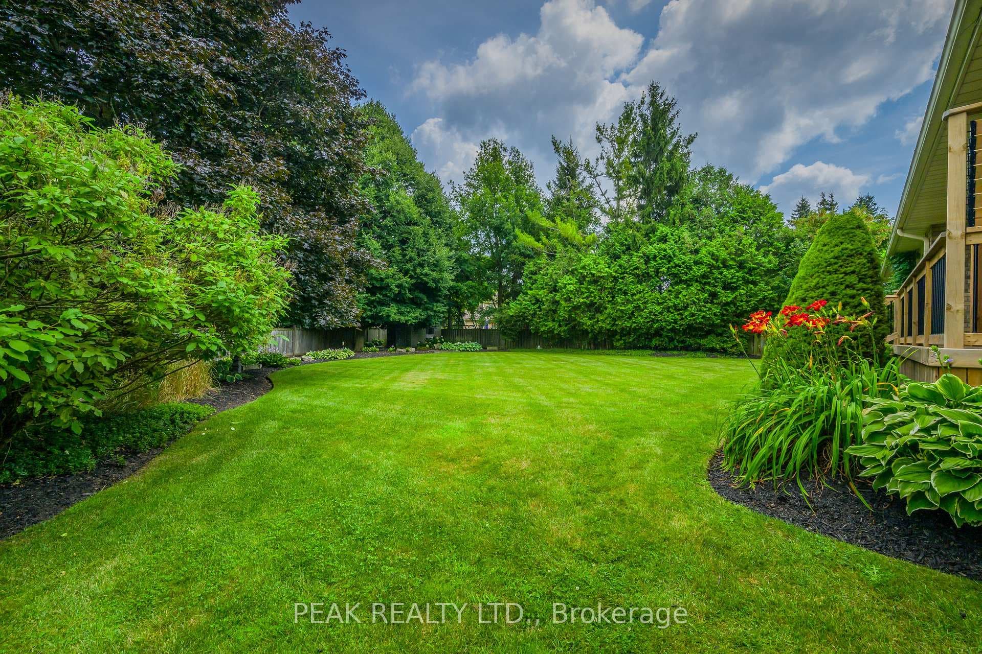 600 Stonebury Crescent photo 32