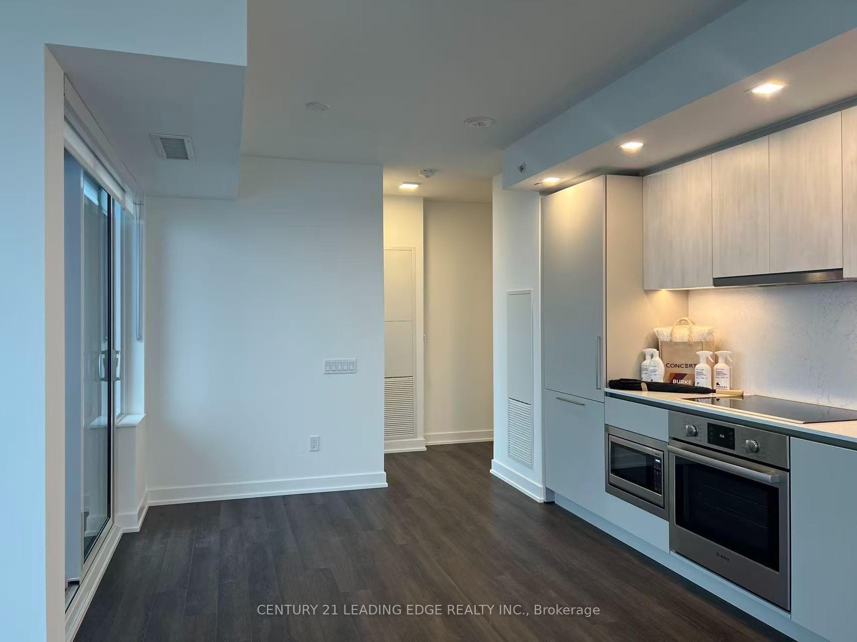 609 Sherbourne Street Unit 3204 photo 6