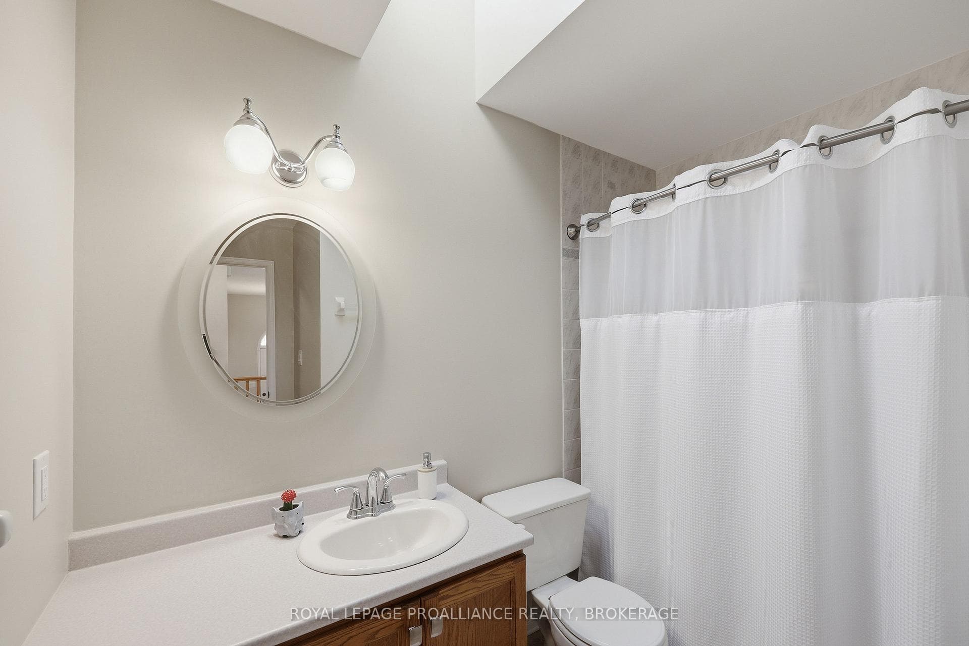 1380 Fisher Crescent photo 20