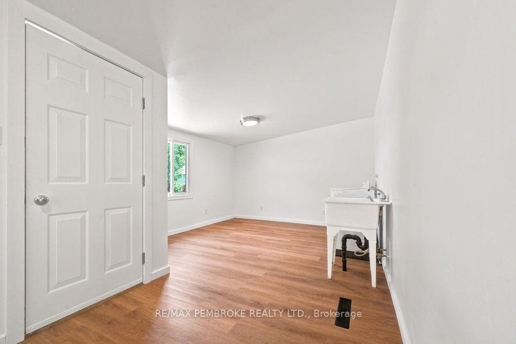 32560 Highway Highway photo 24