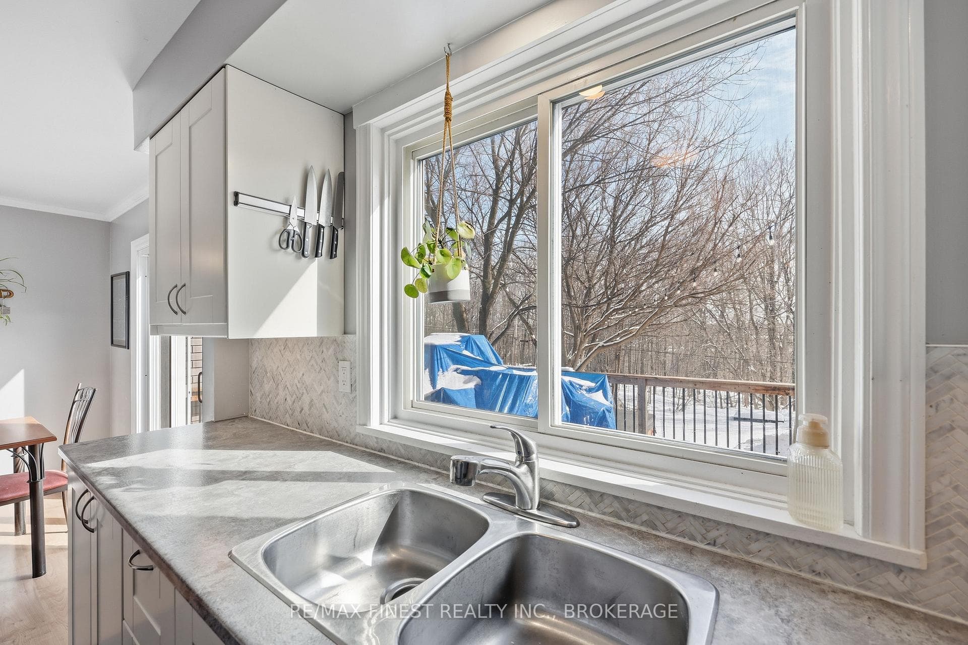 1479 Montreal Street photo 8